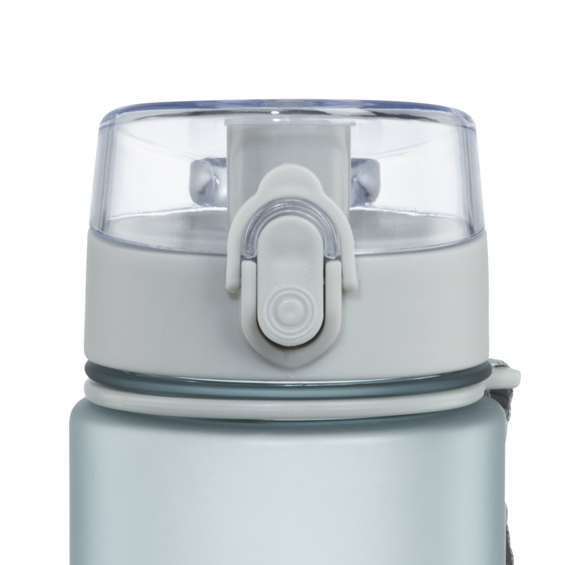 Nahaufnahme eines Wasserflaschenverschlusses. Er ist hellblau mit einem durchsichtigen Kunststoffoberteil und einem grauen Verriegelungsmechanismus.