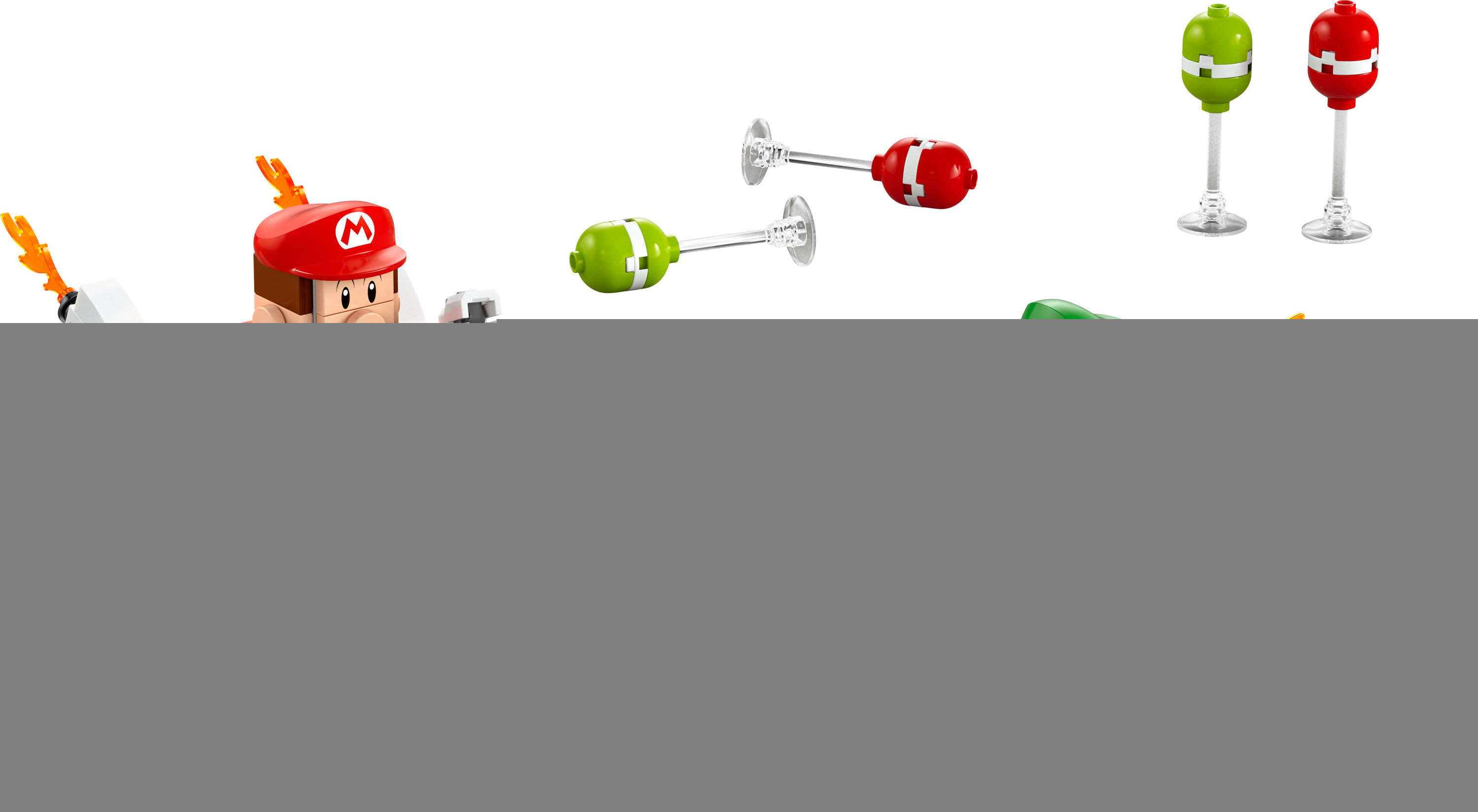 Figurka Lego Mario z czerwoną czapką i białym 'M'. Obecne są również zielone i czerwone akcesoria Lego.