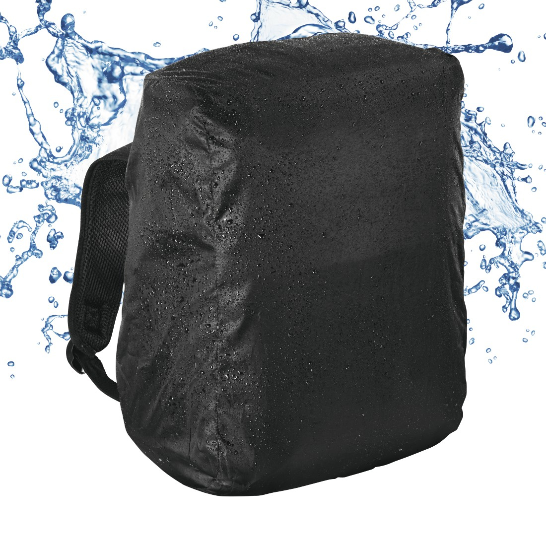 Ein schwarzer Rucksack, bedeckt mit Wassertropfen, vor einem Wasserspritzer-Hintergrund, isoliert auf Weiß.
