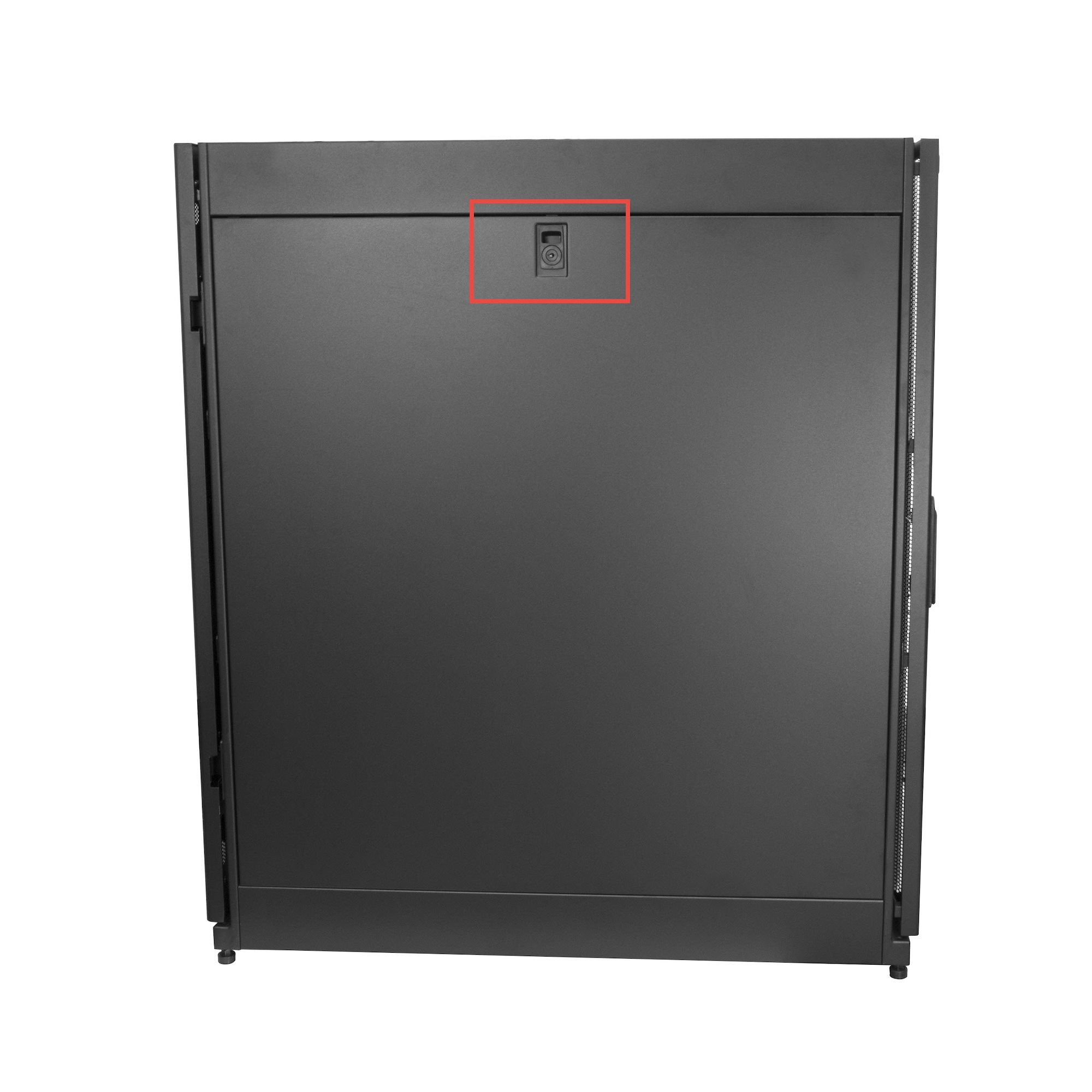 Ein dunkelgrauer Serverschrank. Er hat oben einen Griff. Der Hintergrund ist weiß.
