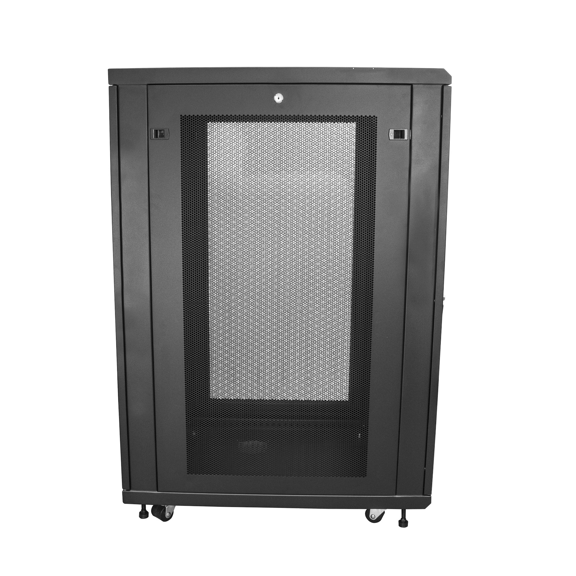 Un armario de rack de servidor negro sobre fondo blanco. Tiene una puerta de malla y ruedas.