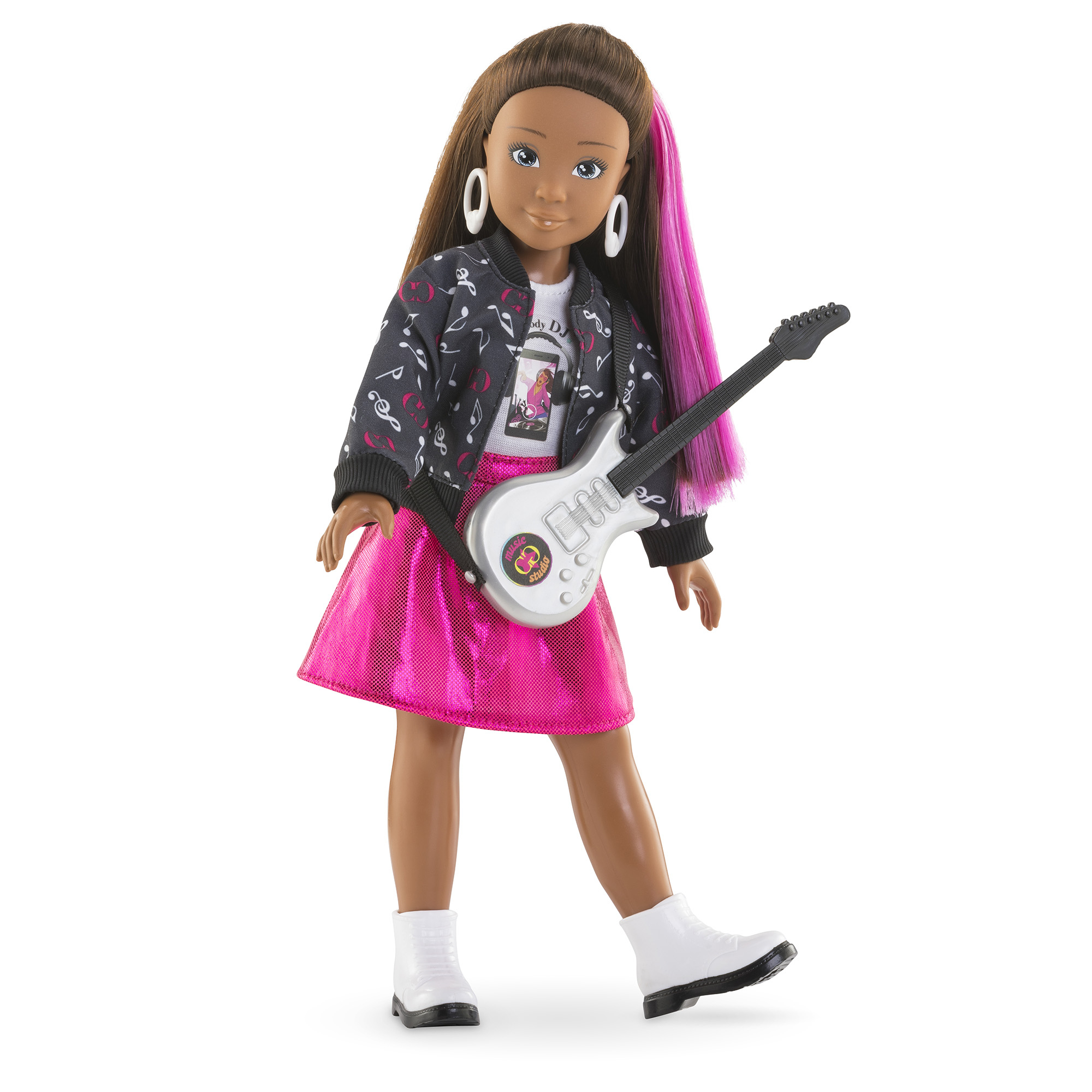 Eine Puppe mit braunen Haaren, rosa Strähne, Jacke, Rock, Gitarre und weißen Stiefeln. Die Puppe hält die Gitarre.