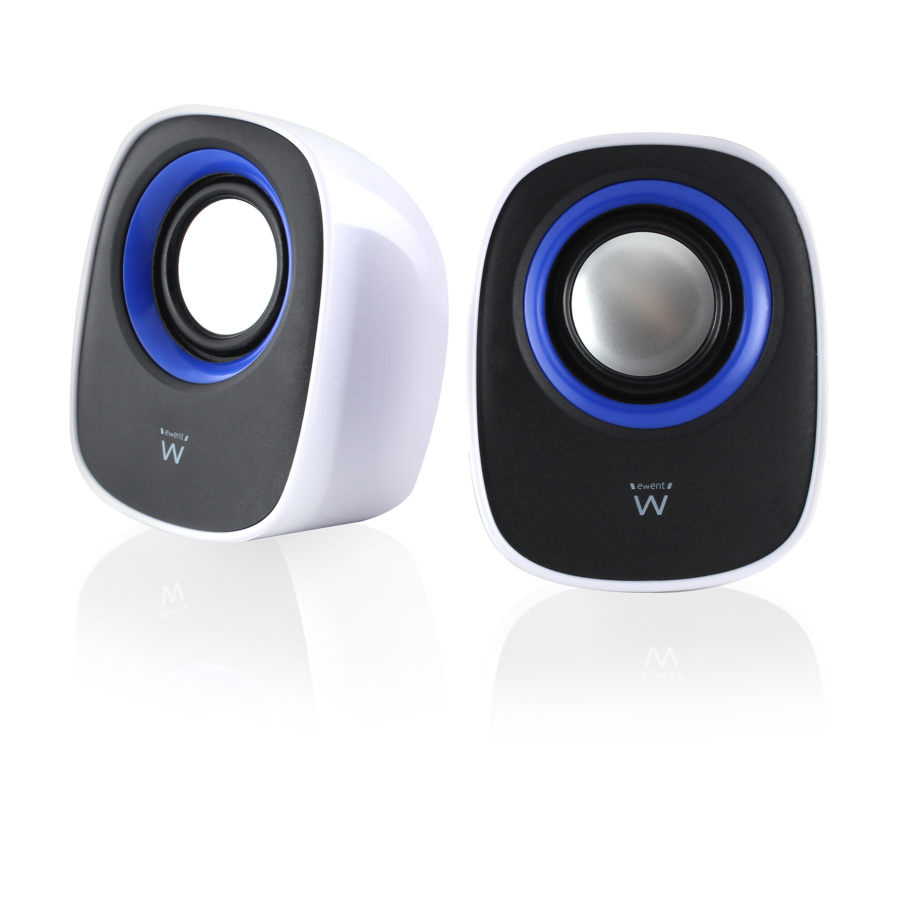 Dos altavoces blancos con detalles negros y azules, sobre un fondo blanco. Cada uno tiene un diseño circular. Las reflexiones son visibles.