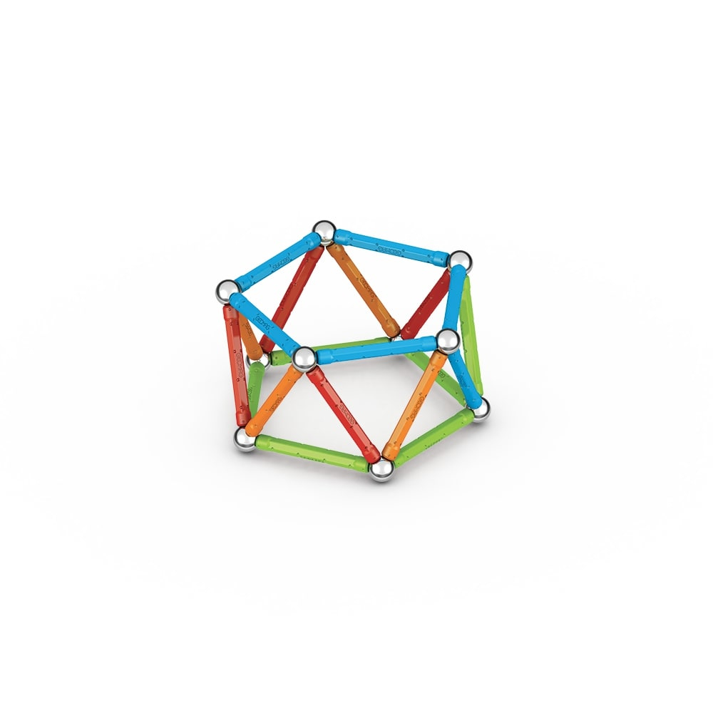Eine farbenfrohe geometrische Struktur aus verbundenen Stäben und Kugeln, vor weißem Hintergrund. Die Stäbe sind verschiedenfarbig.