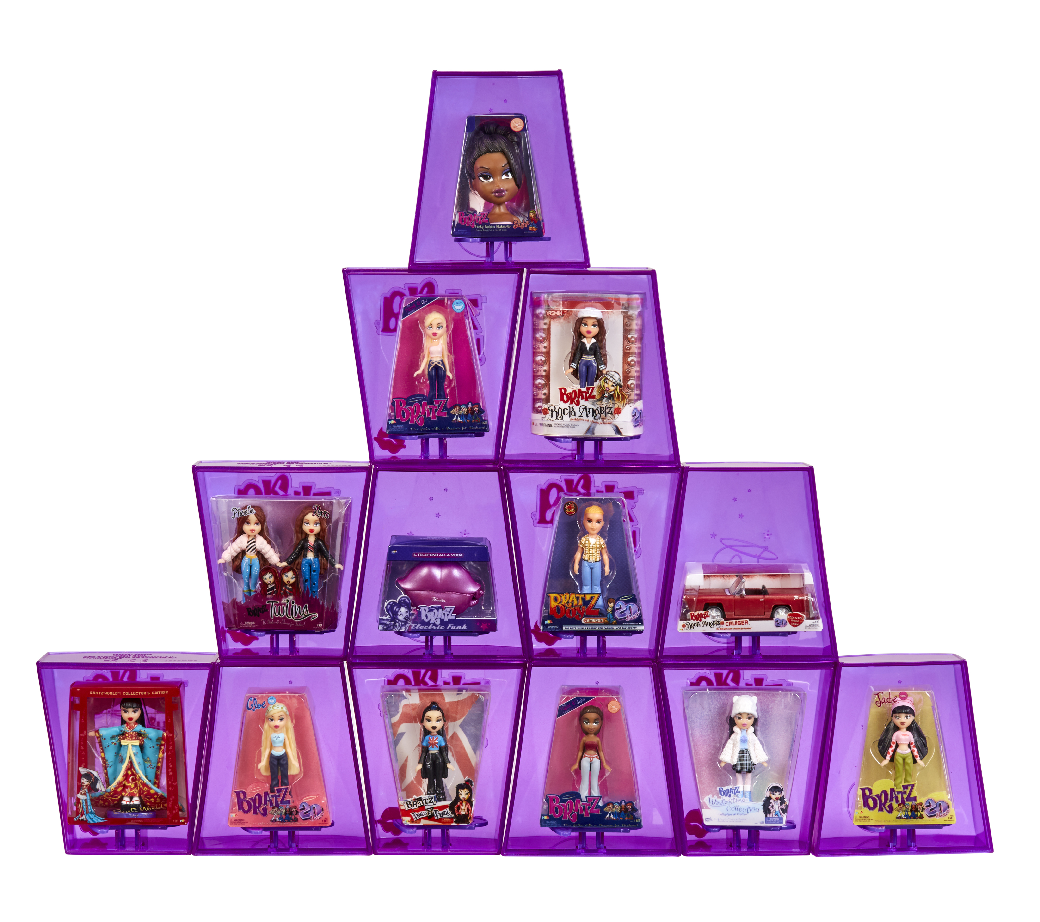 Piramida lalek Bratz w przezroczystych fioletowych gablotach. Każda lalka jest w oryginalnym opakowaniu.