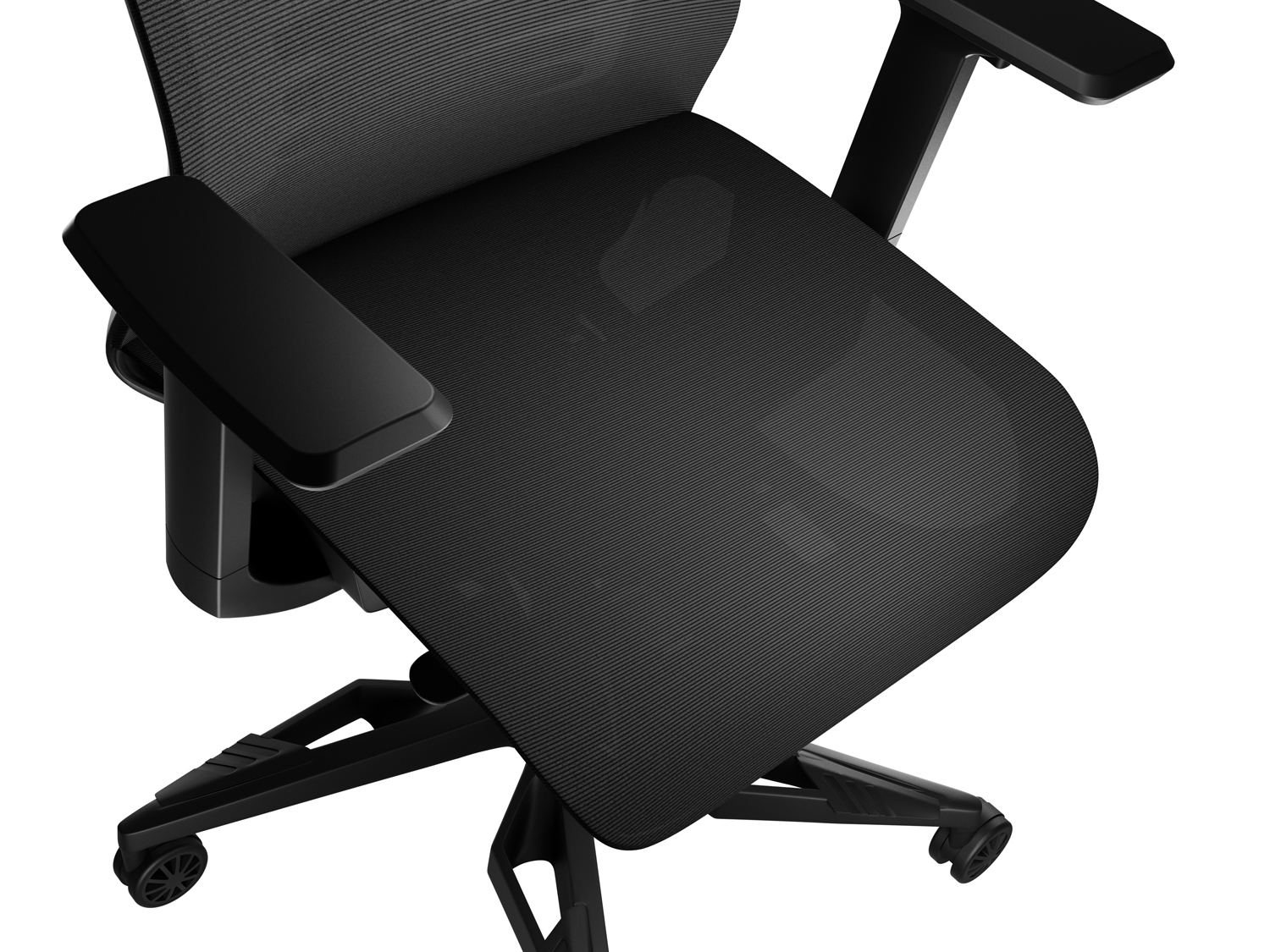 Nahaufnahme eines schwarzen Bürostuhls. Der Stuhl hat eine Netzrückenlehne und einen Sitz mit Armlehnen. Die Basis hat Räder.