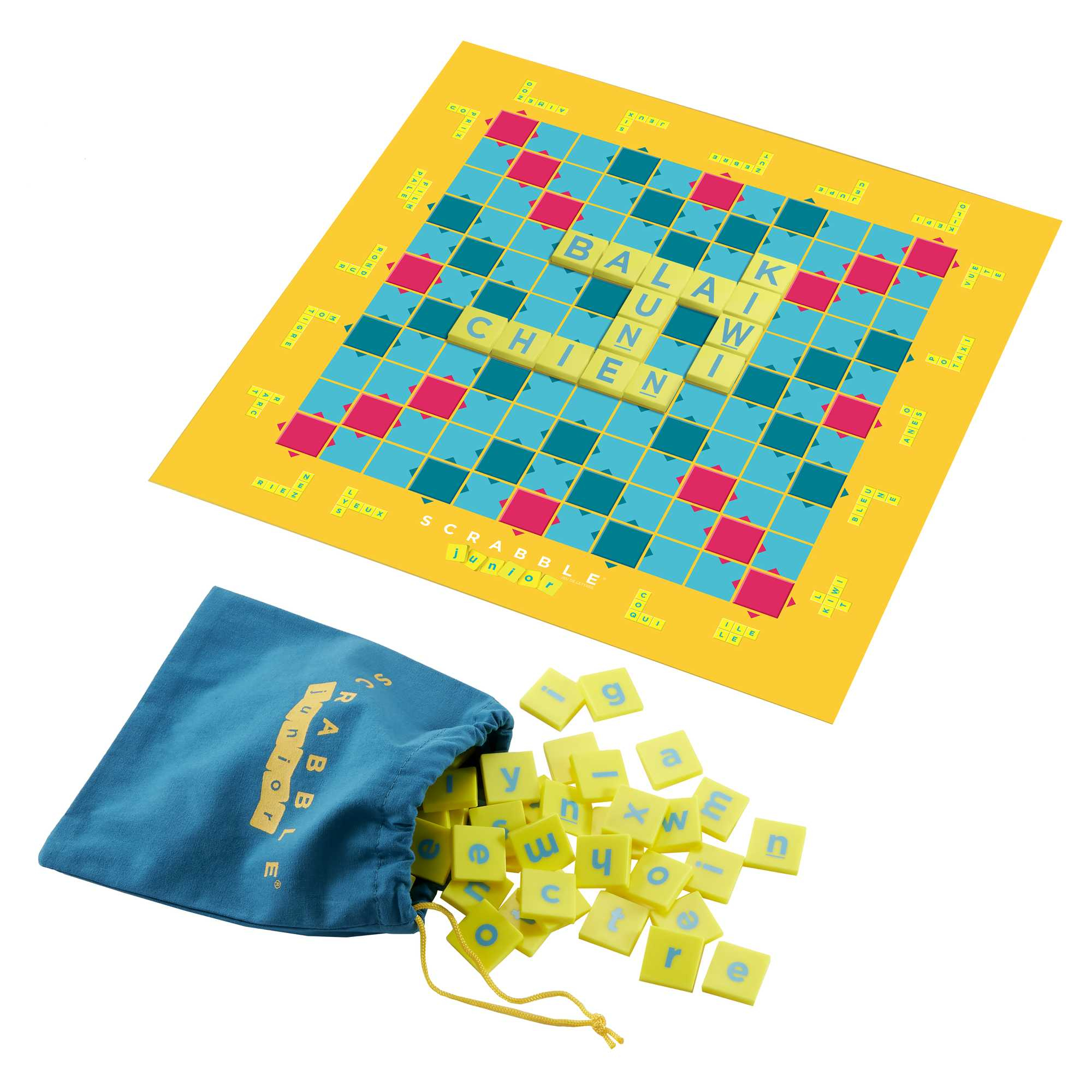 Gra planszowa Scrabble Junior z kafelkami i niebieskim workiem, widoczny jest wyraz 'CHIEN'.