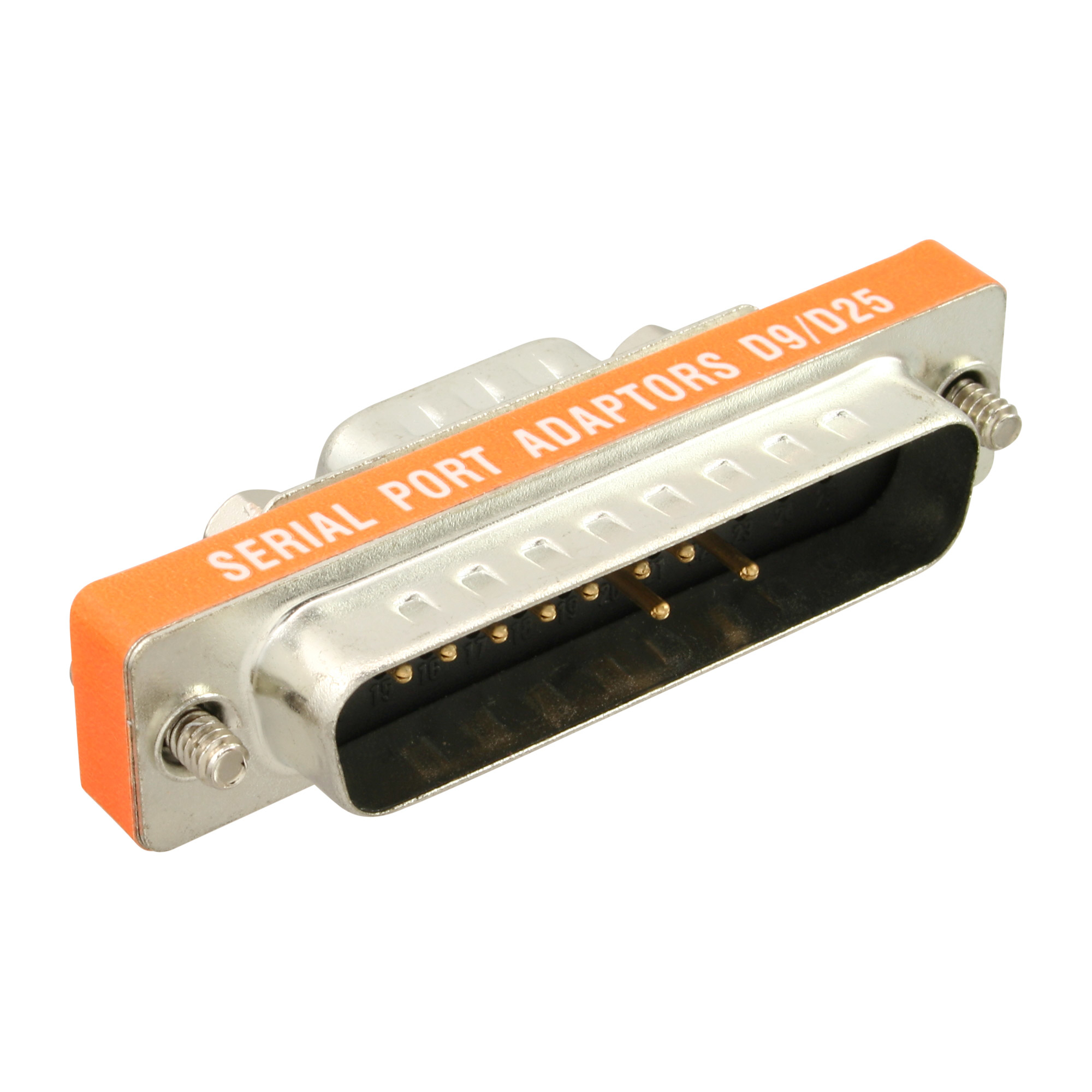 Ein D-Sub-Steckverbinder mit Pins, ein orangefarbenes Etikett mit der Aufschrift 'SERIAL PORT ADAPTORS D9/D25'. Auf jeder Seite befinden sich Schraubpfosten.