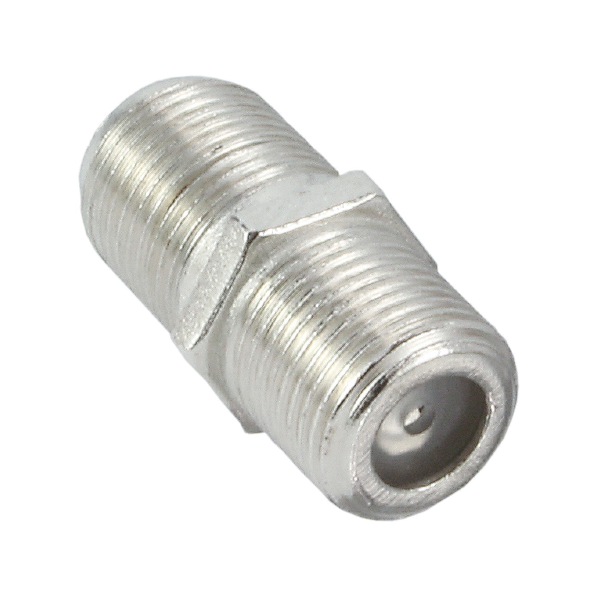 Ein metallischer F-Stecker für Koaxialkabel, mit Gewindeenden und einem sechseckigen Mittelteil, isoliert vor weißem Hintergrund.