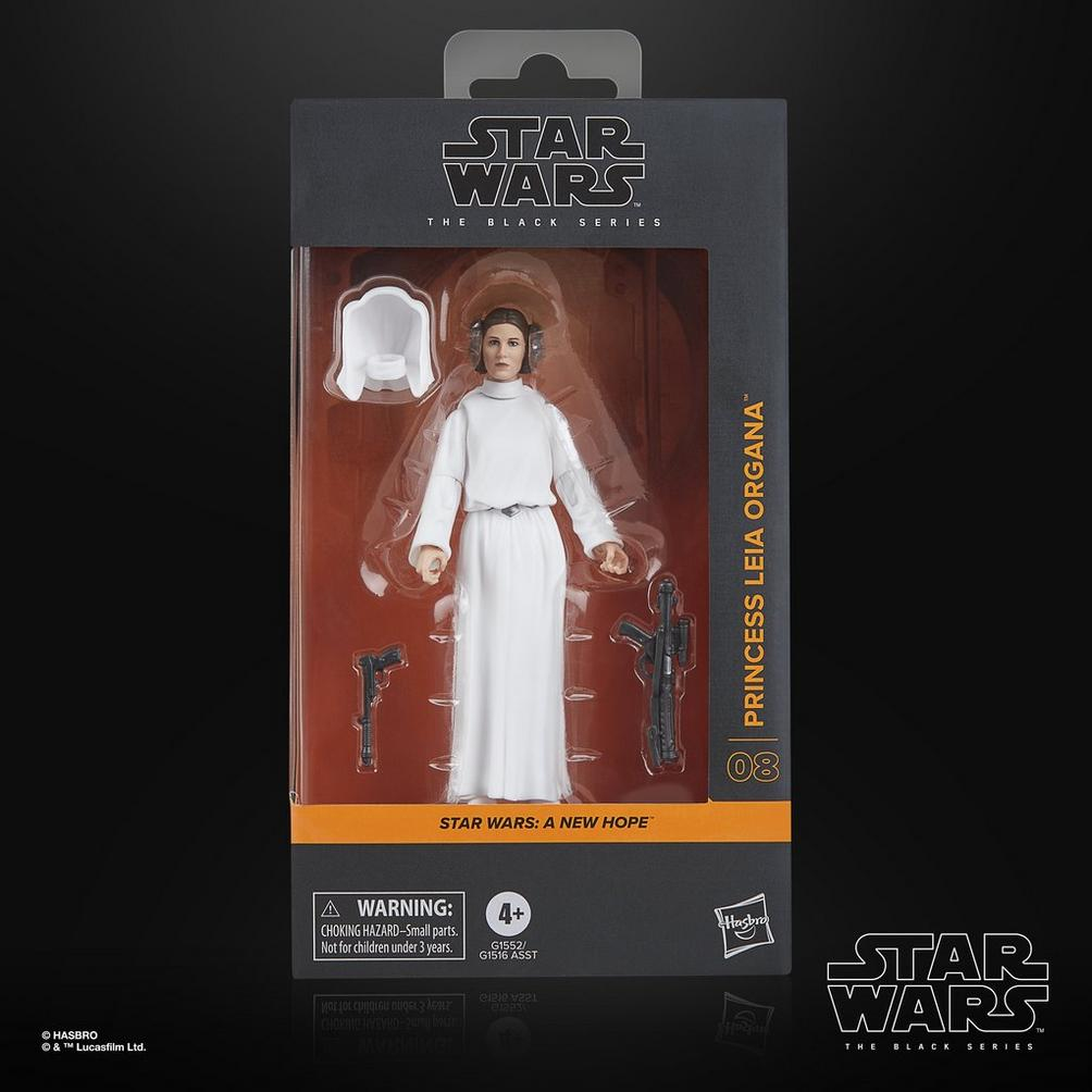 Beyaz elbiseli Prenses Leia aksiyon figürü, paketlenmiş. Kutu üzerinde aksesuarlar ve Star Wars markası içerir.