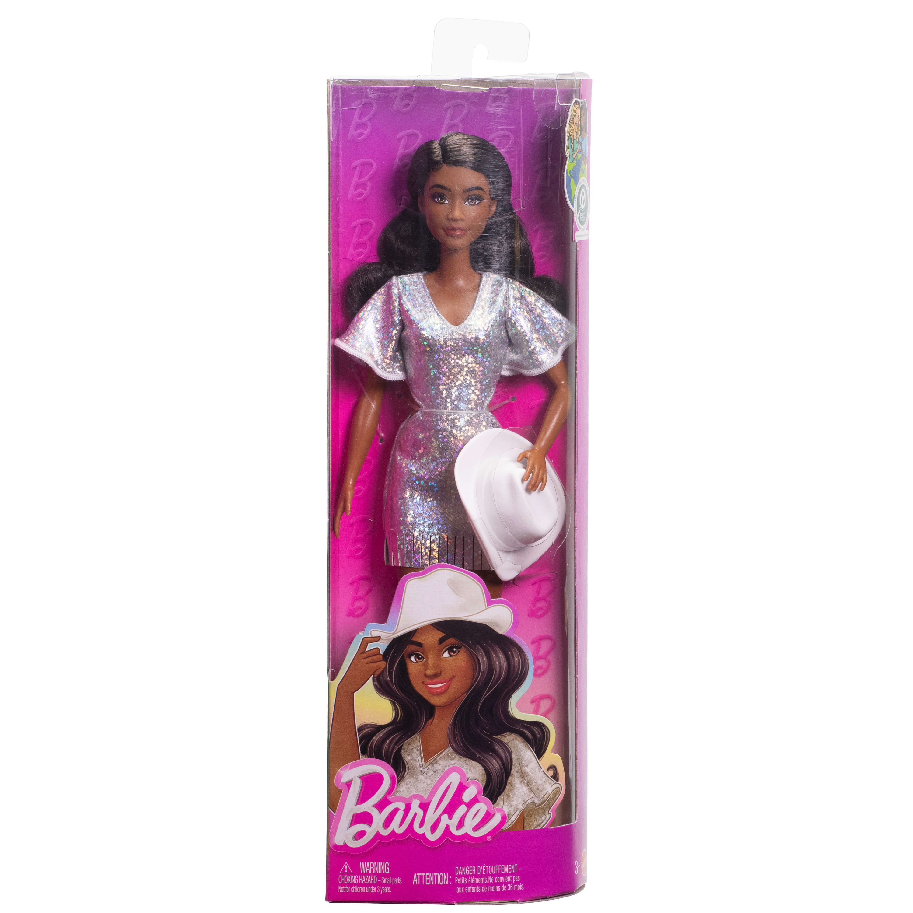 Barbie-Puppe in einer Schachtel, trägt ein silbernes Kleid und hält einen weißen Hut. Die Schachtel ist rosa und hat das Barbie-Logo.