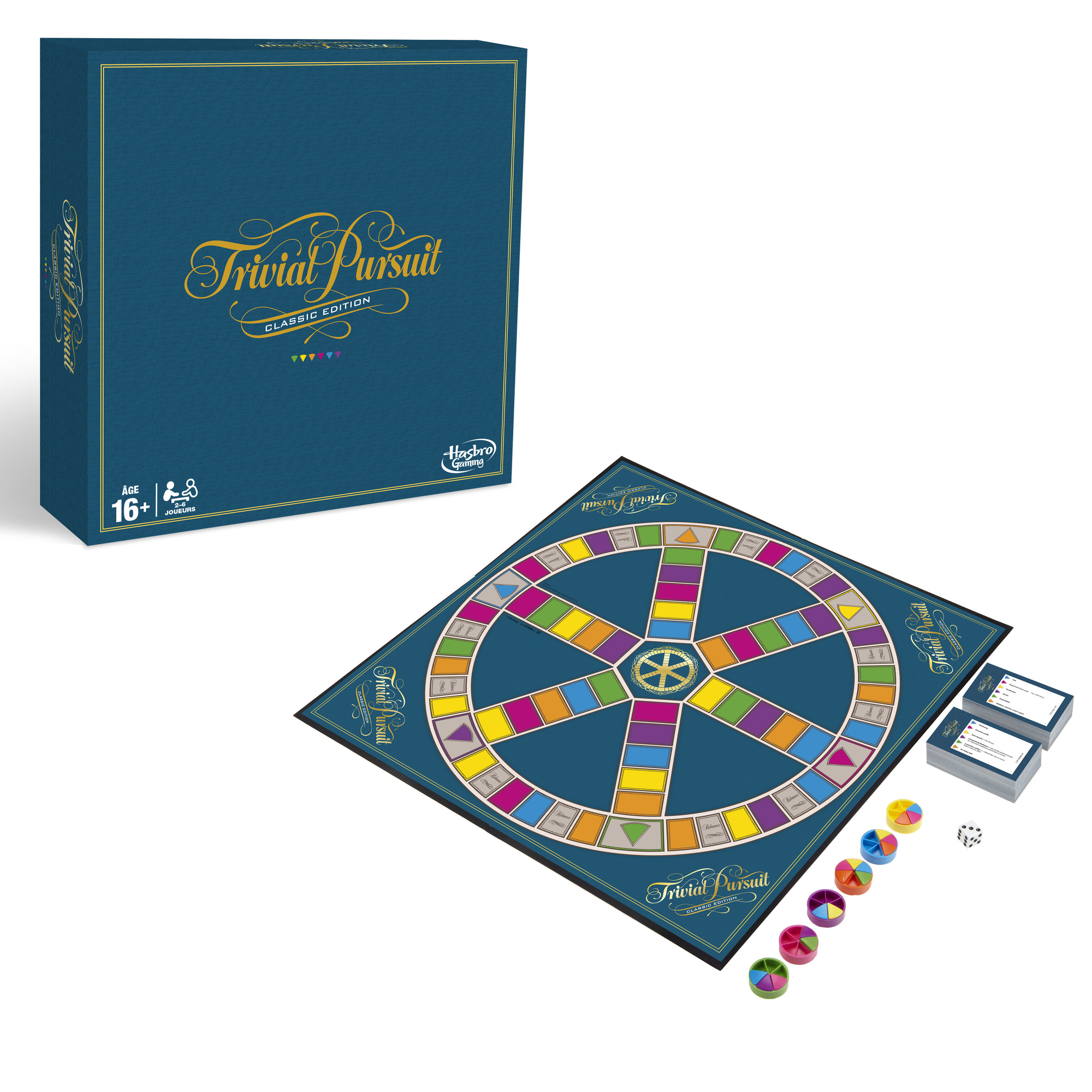 Een Trivial Pursuit-speldoos, spelbord, pionnen, kaarten en dobbelstenen zijn op een wit oppervlak geplaatst.