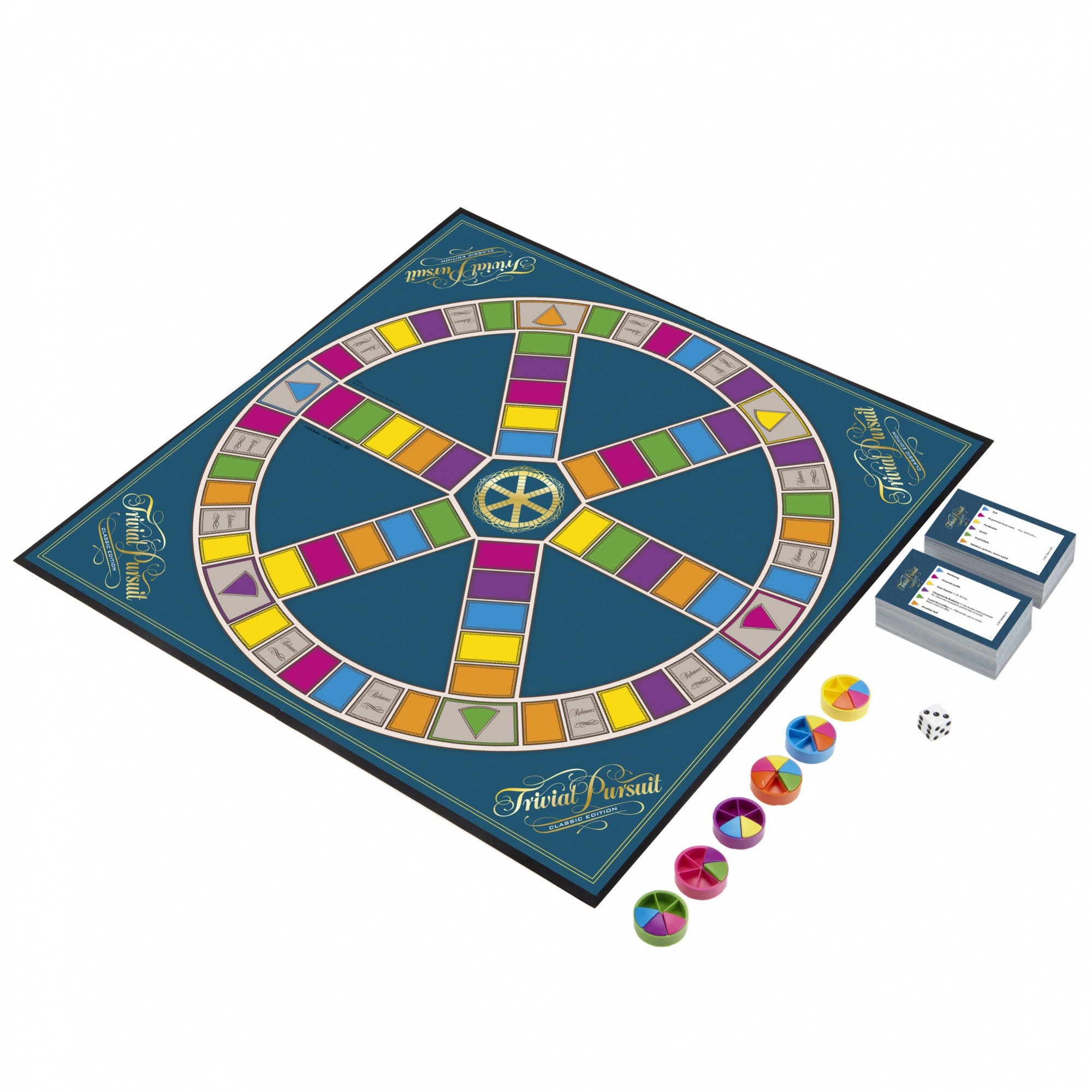 Trivial Pursuit bordspel met gekleurde wiggen, kaarten, dobbelstenen en fiches. Het bord is blauw met een gouden rand.