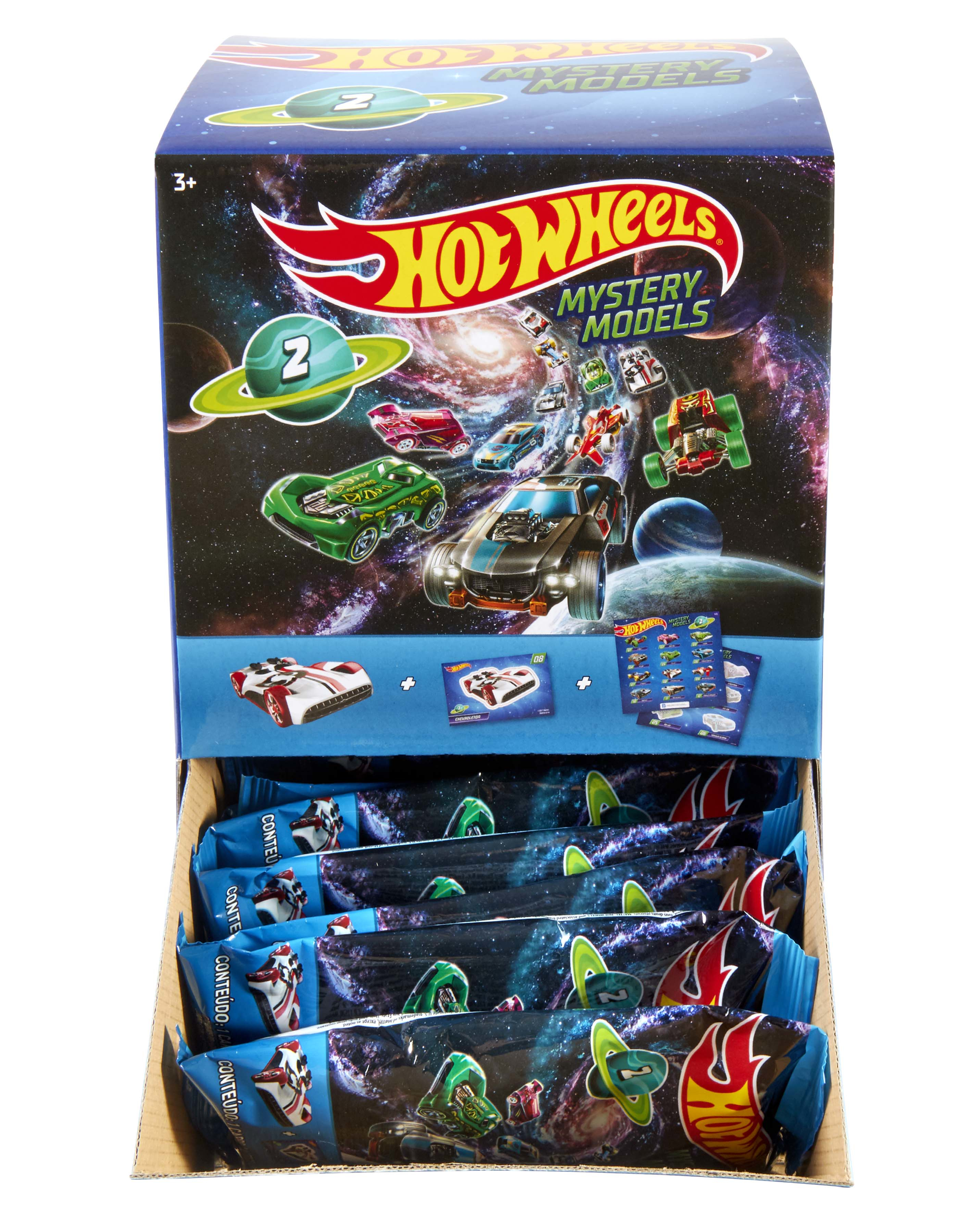 Pudełko Hot Wheels Mystery Models, z zabawkami samochodzikami. Pudełko jest otwarte, ukazując zapieczętowane opakowania.