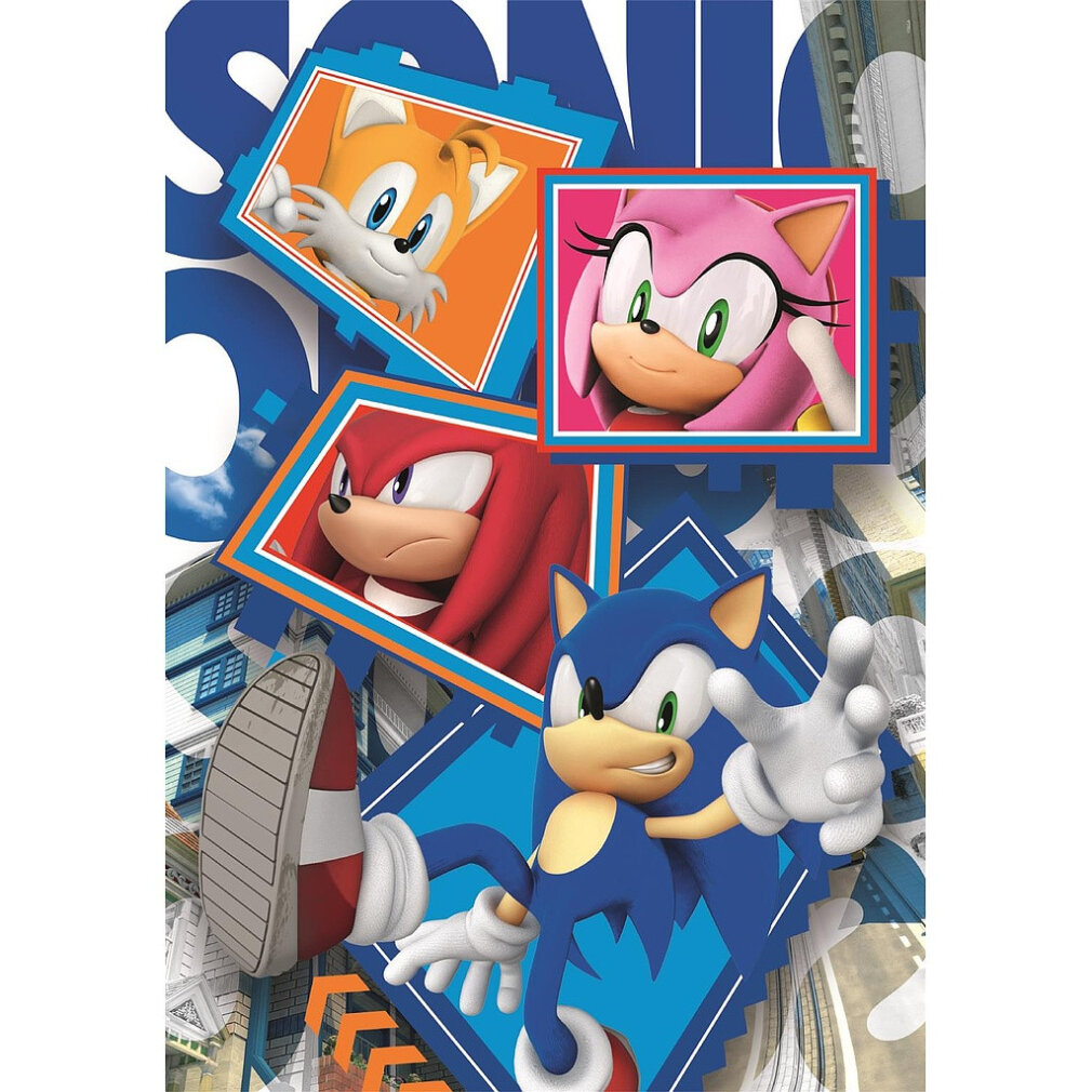 Sonic en vrienden. Sonic, Tails, Knuckles en Amy Rose zijn te zien. De achtergrond heeft een stadsgezicht en het woord SONIC.