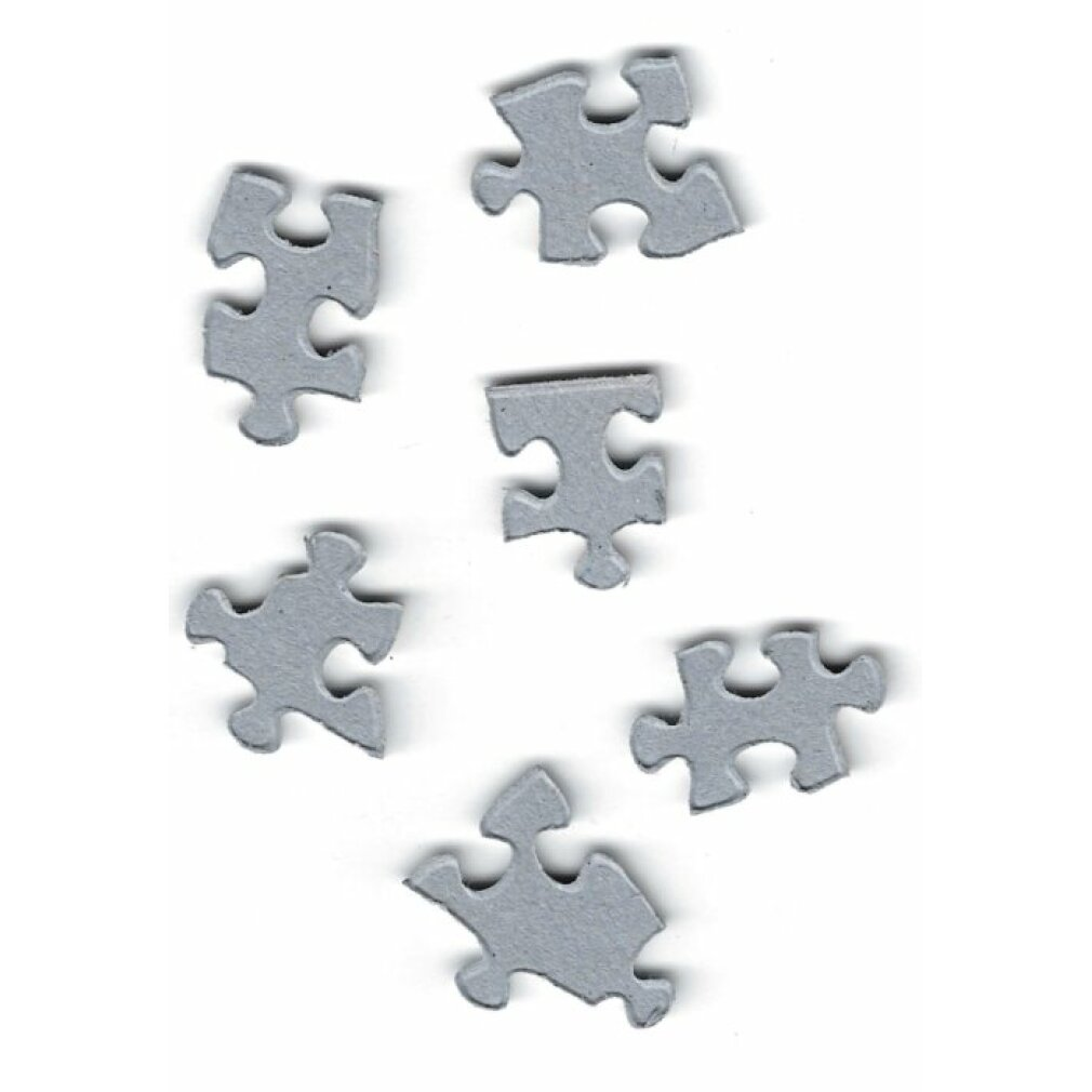 Sechs graue Puzzleteile sind vor einem weißen Hintergrund verstreut. Jedes Teil hat eine einzigartige Form, die die Komponenten des Puzzles zeigt.