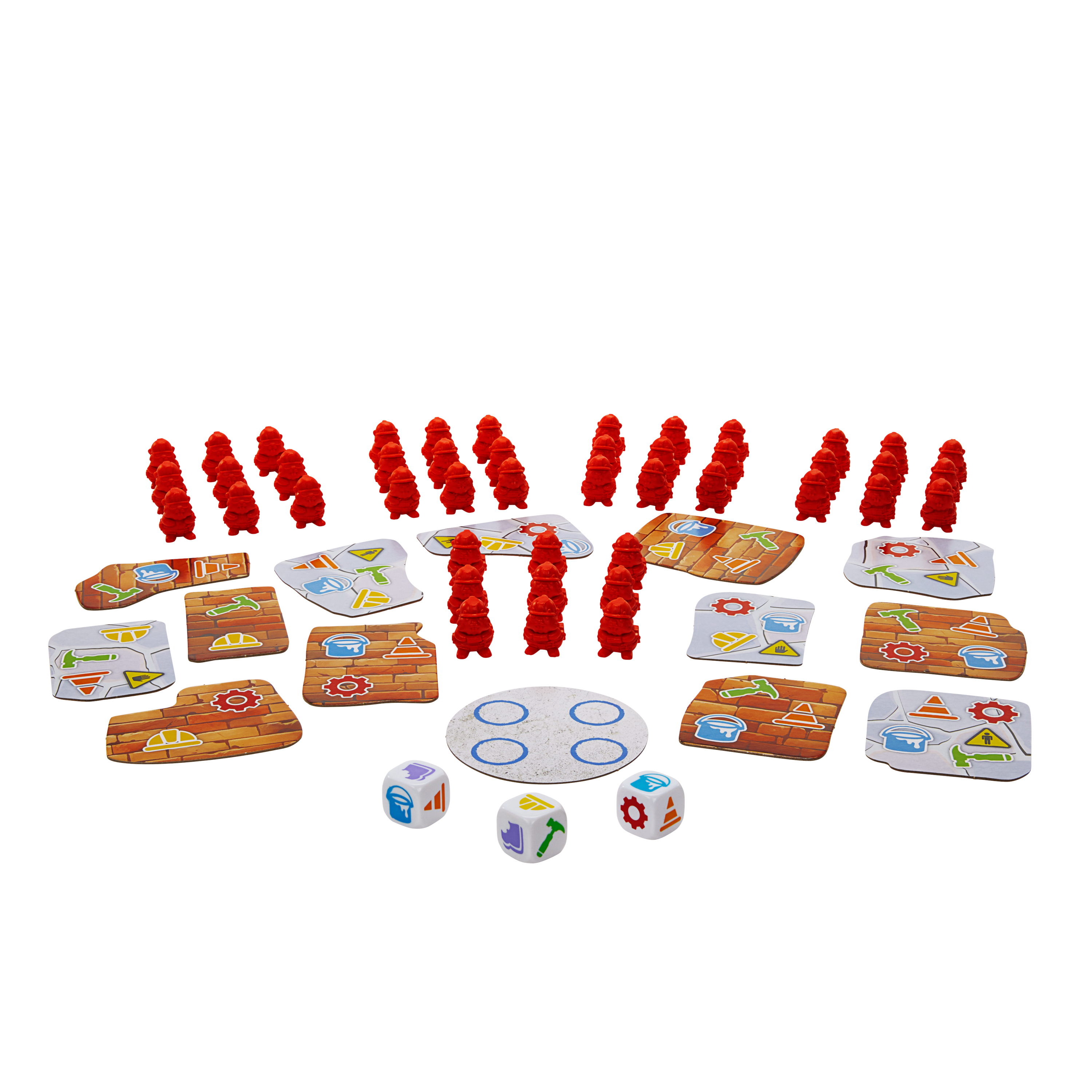 Un gioco da tavolo con figure rosse, tessere, dadi e un tabellone circolare centrale, tutto su sfondo bianco.