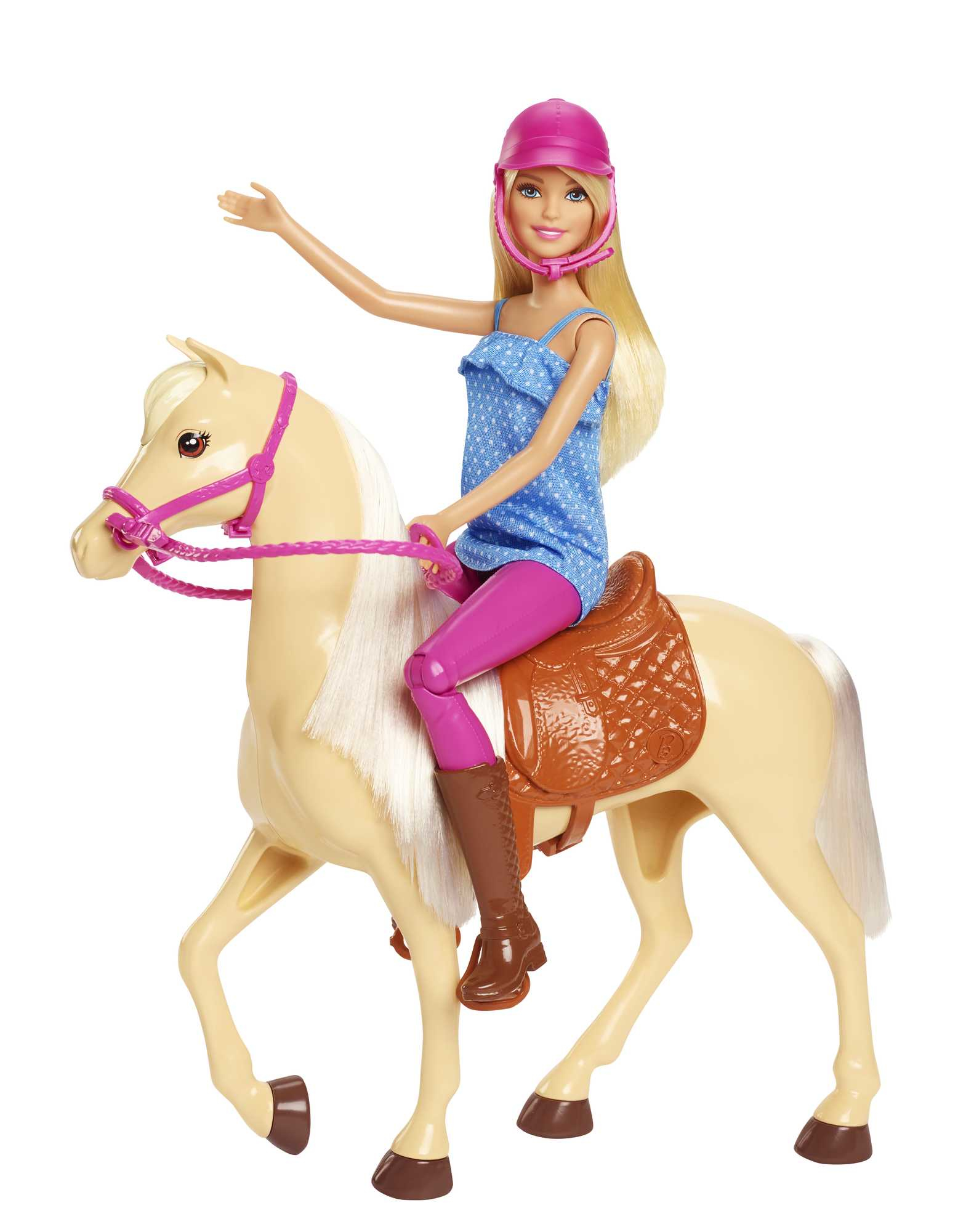 Eine Barbie-Puppe mit rosa Helm und Reitkleidung sitzt auf einem beigefarbenen Pferd mit rosa Akzenten.