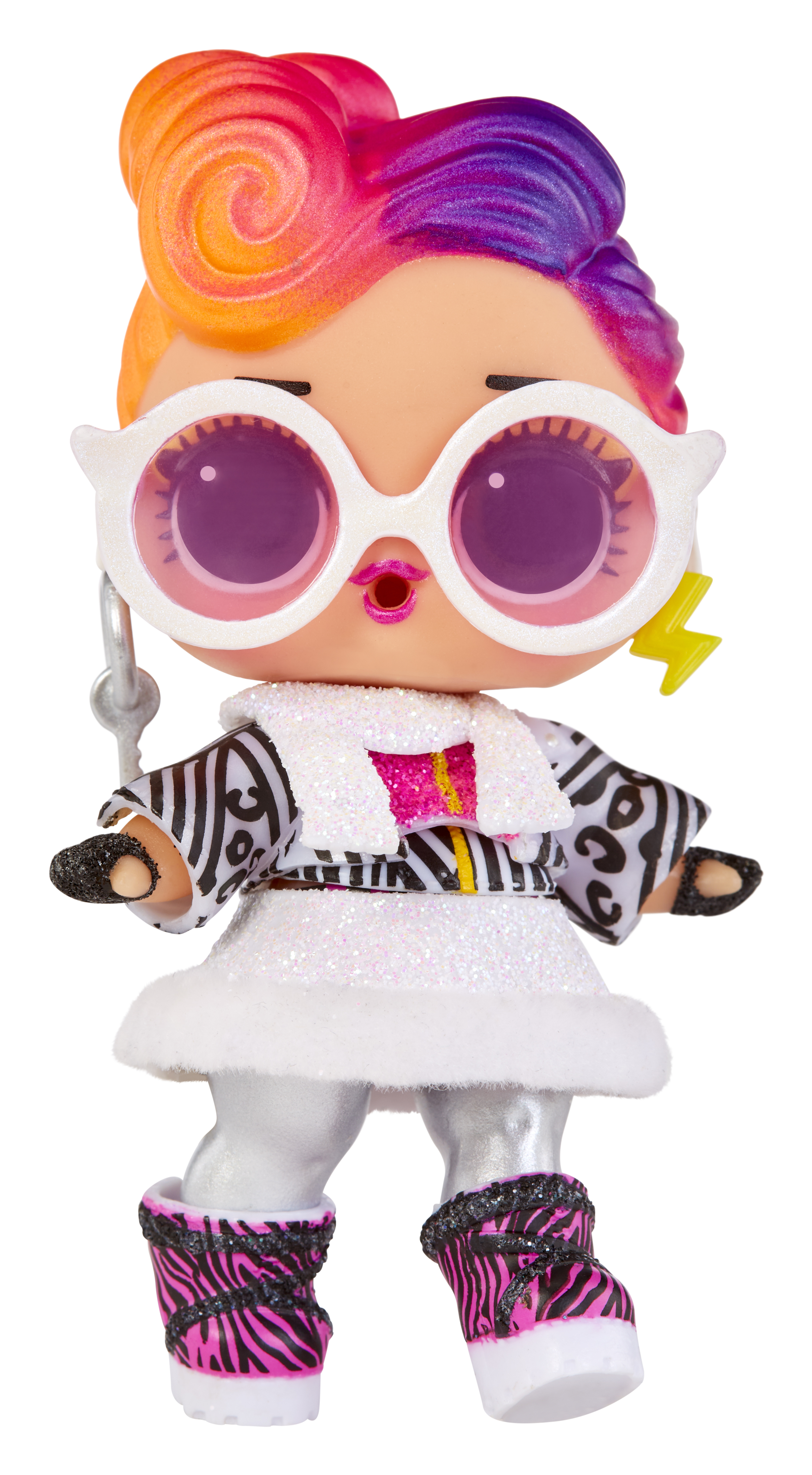 Eine Puppe mit Regenbogenhaar, weißer Sonnenbrille und einer schwarz-weißen Jacke. Sie trägt ein weißes Kleid und pinke Zebra-Stiefel.