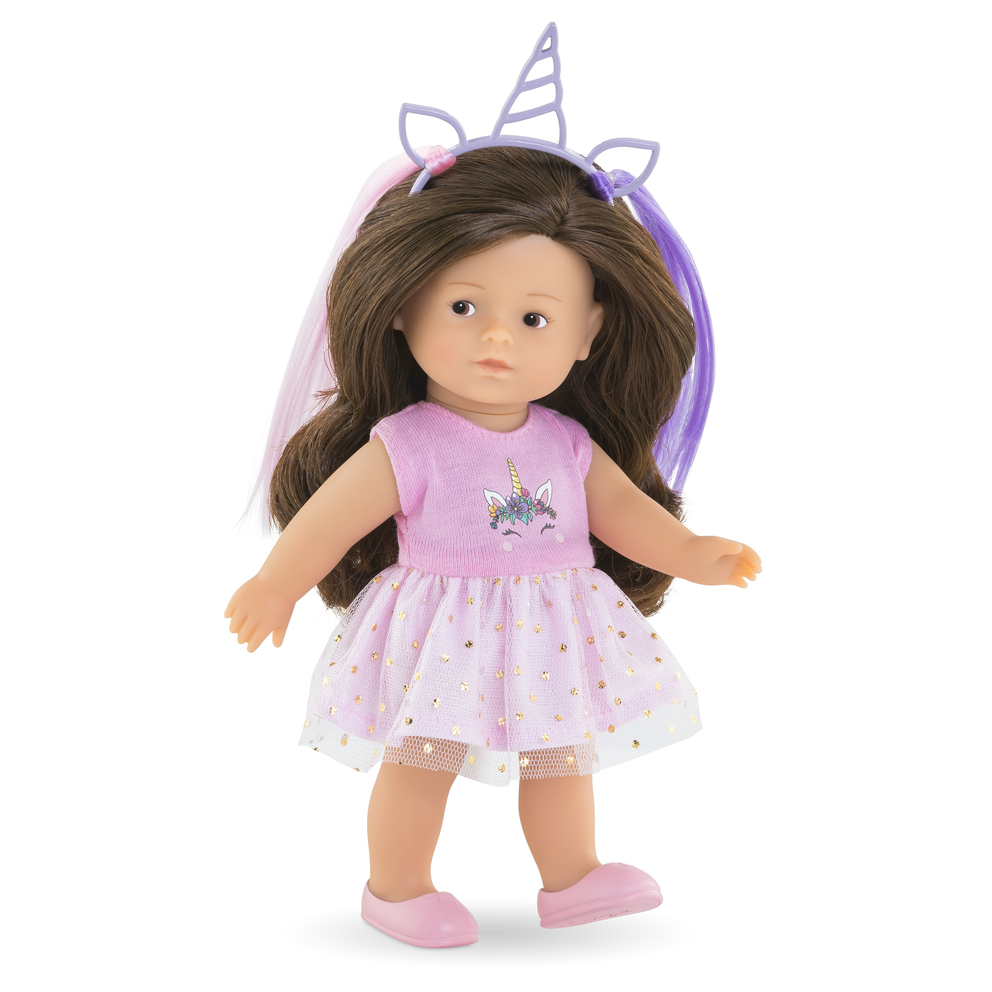 Eine Puppe mit Einhorn-Stirnband und Kleid, rosa Schuhe. Das Kleid hat ein Einhorn-Design.