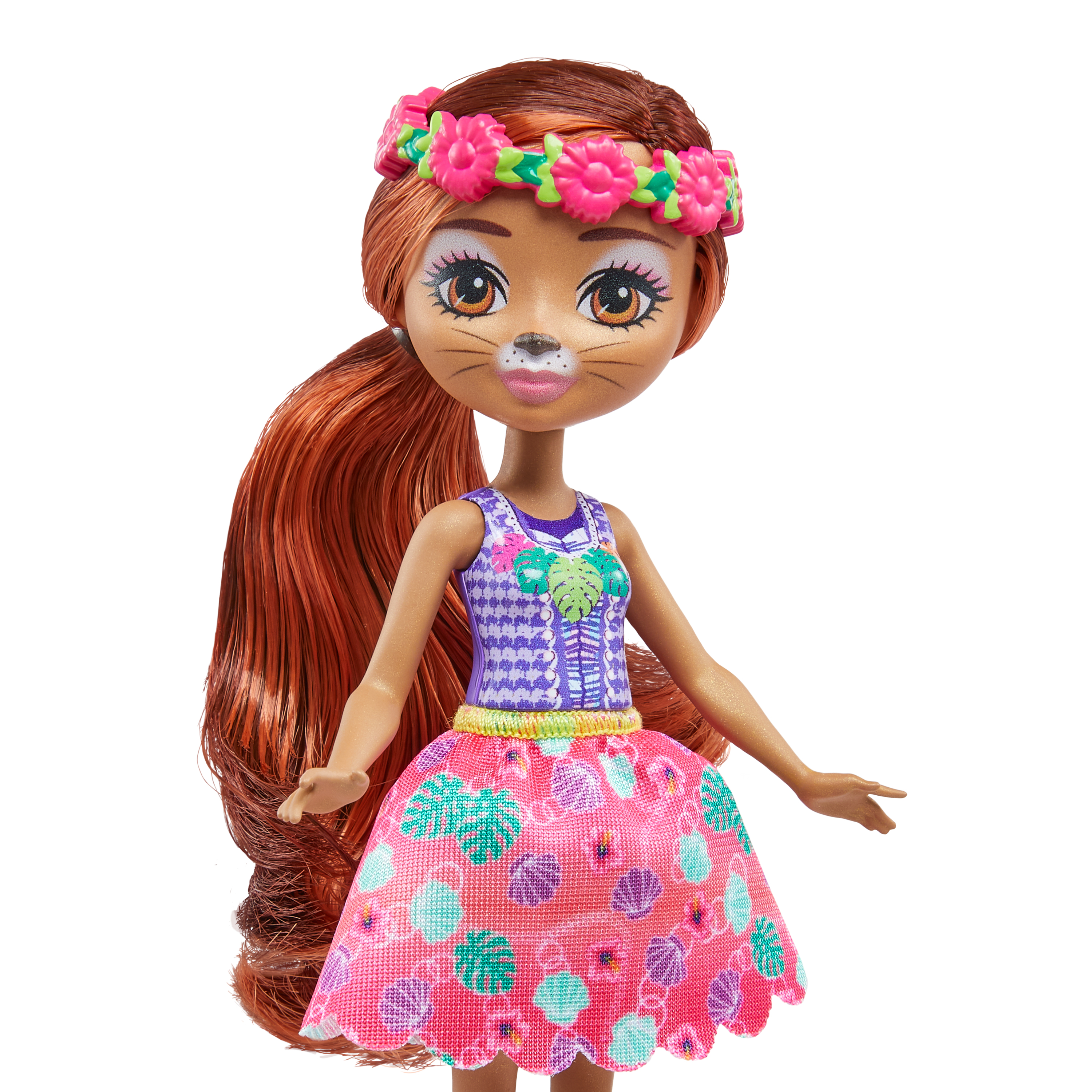 Eine Puppe mit roten Haaren, Blumenkranz und katzenartiger Gesichtsbemalung. Sie trägt ein lila Oberteil und einen rosa Blumenrock.