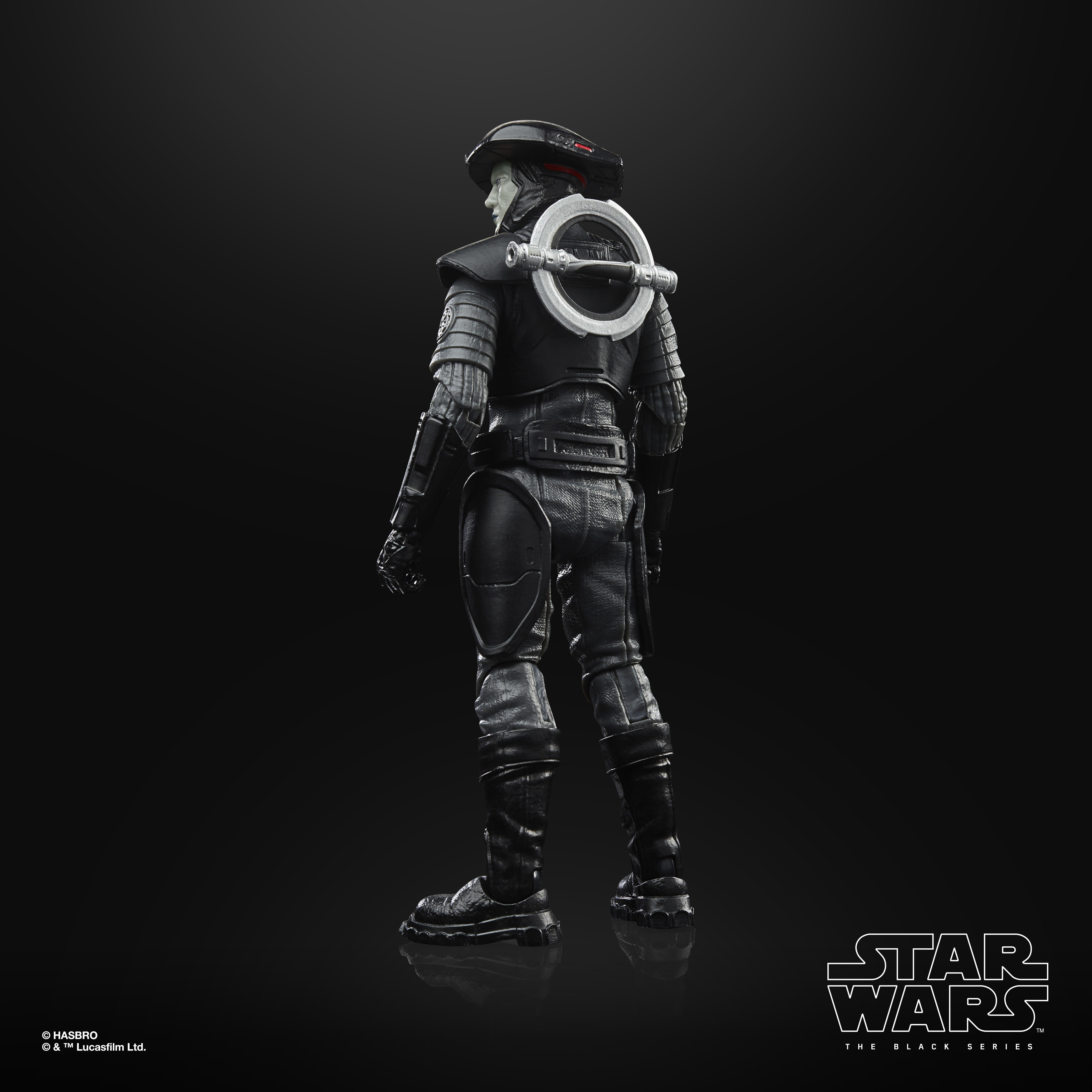 Una figura di Star Wars, l'Inquisitore, in armatura nera. Vista posteriore. Include un casco e un dispositivo circolare sulla schiena.