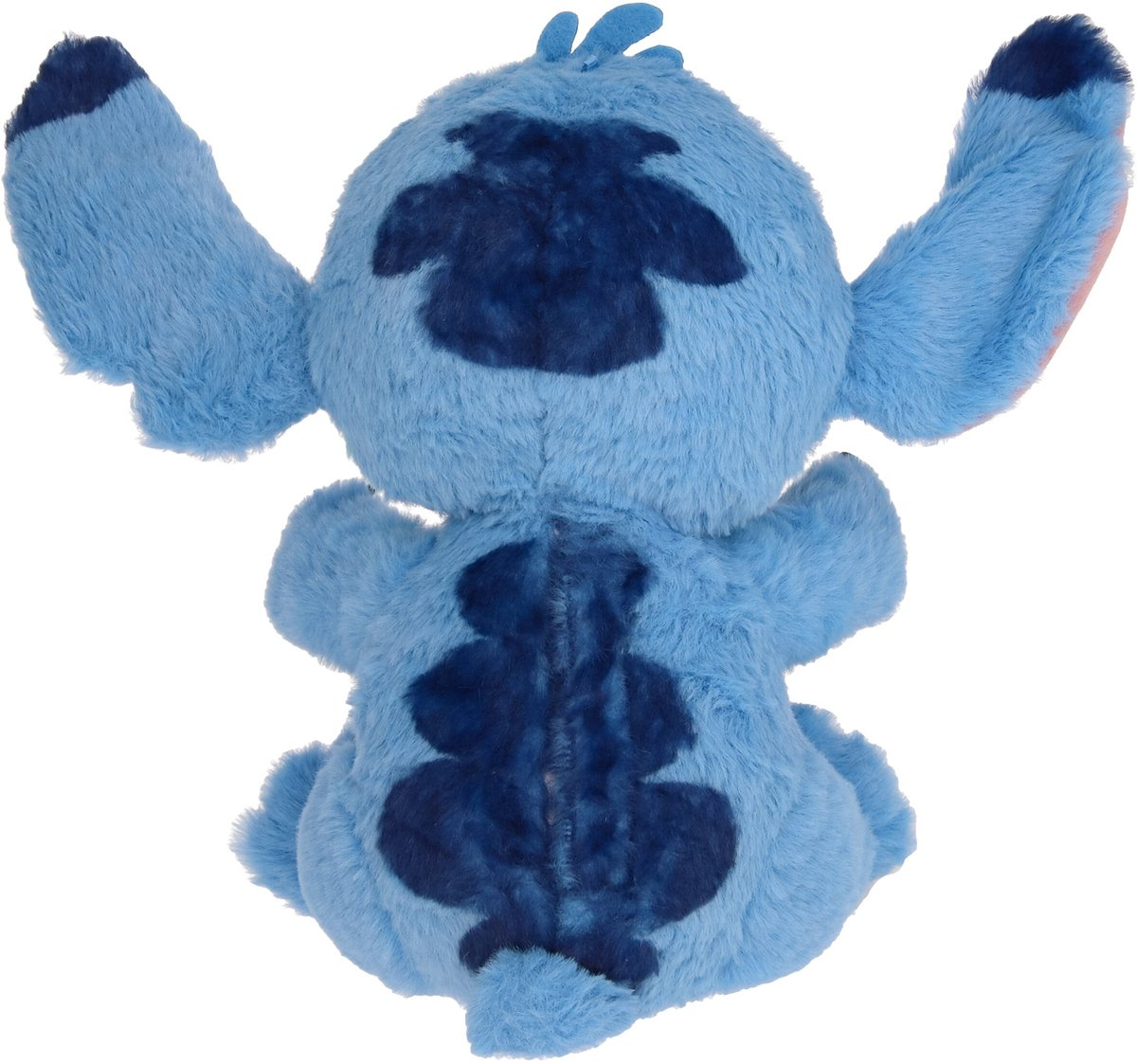 Ein blaues Stofftier von Stitch ist von hinten zu sehen. Es hat dunkelblaue Flecken und große Ohren. Es steht vor weißem Hintergrund.