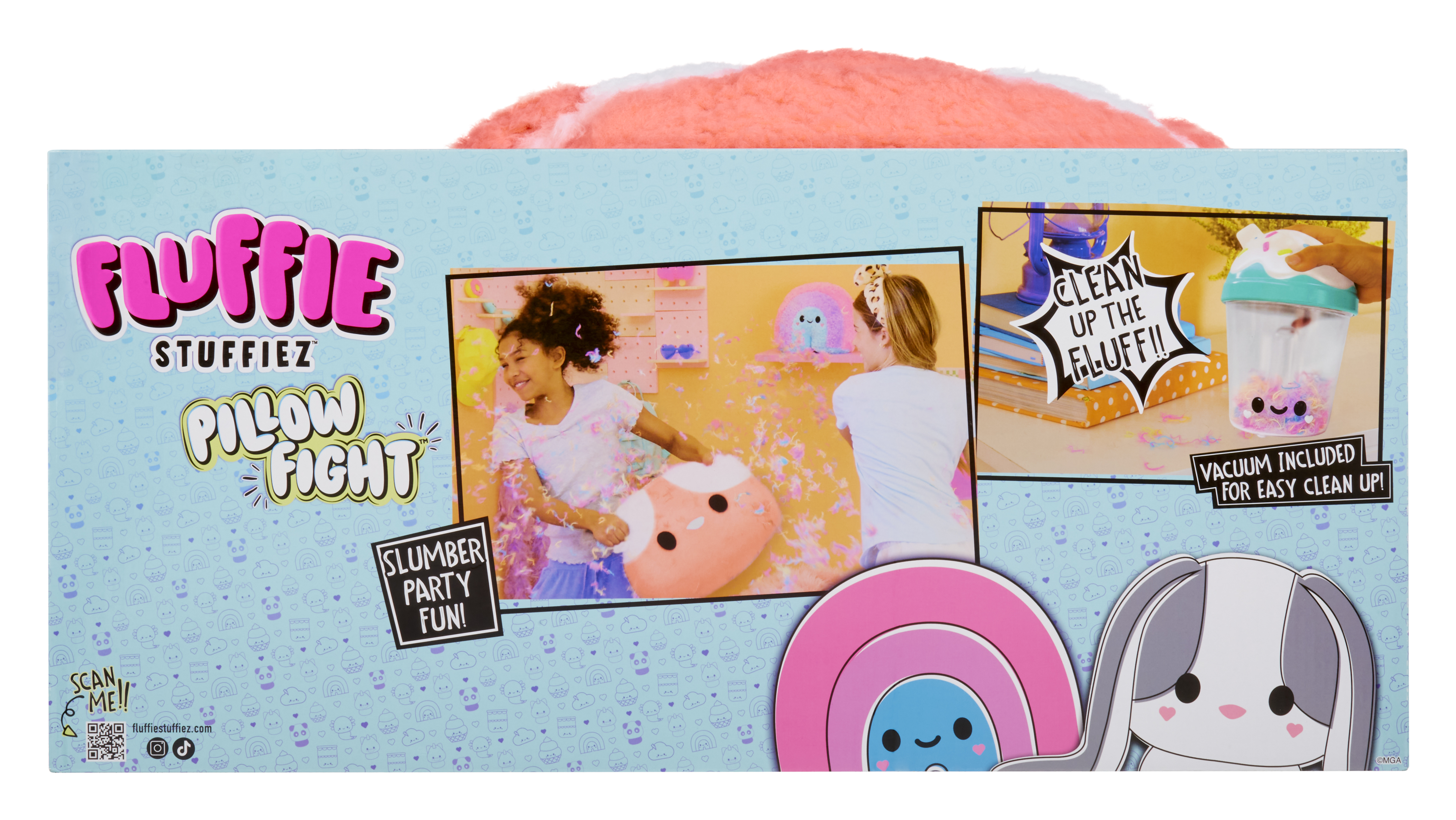 Una scatola del prodotto per Fluffie Stuffiez, con immagini di bambini che giocano con peluche in una battaglia di cuscini.