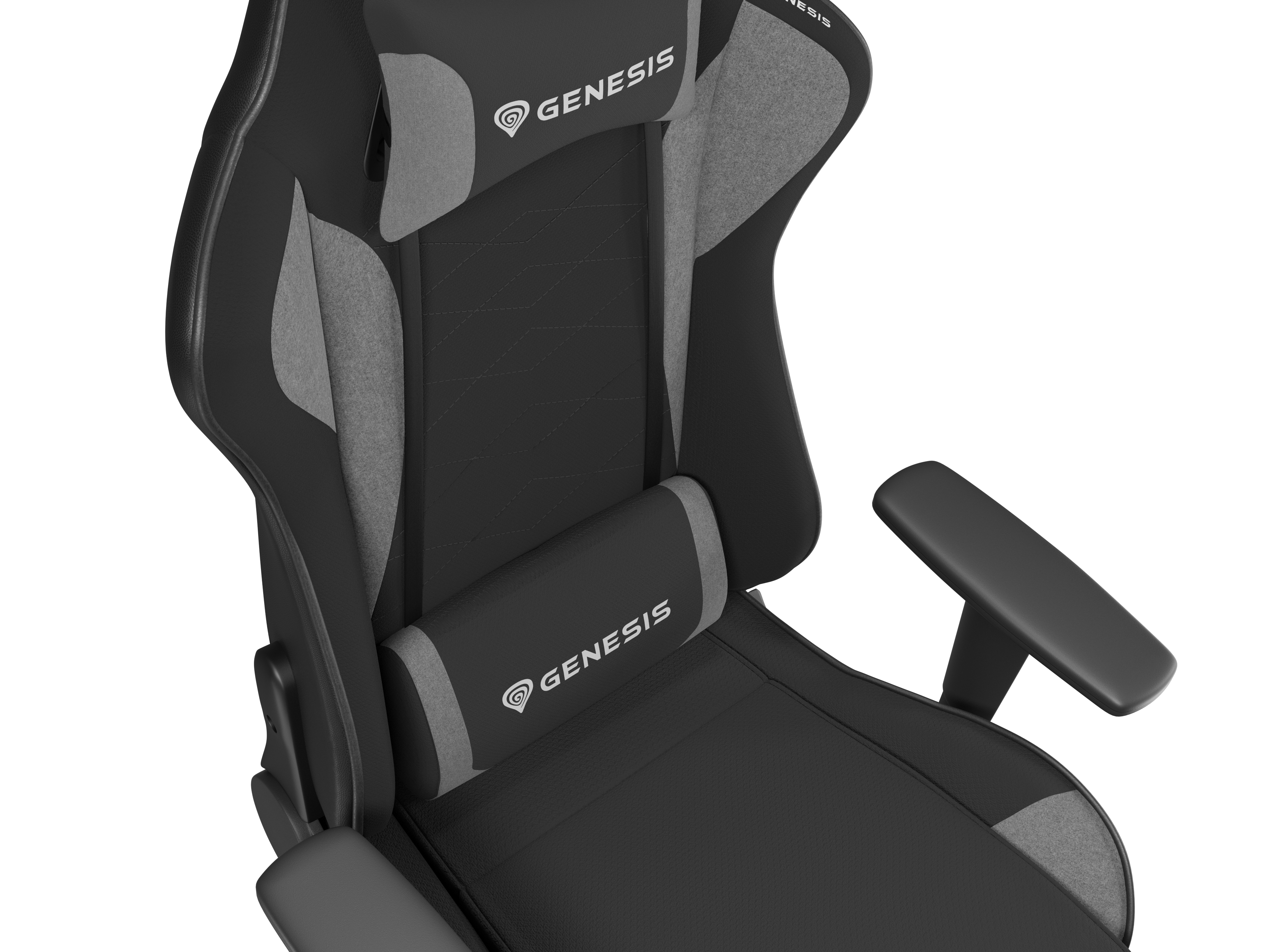 Silla gaming con esquema de colores negro y gris, logotipo de Genesis en reposacabezas y soporte lumbar, y reposabrazos.
