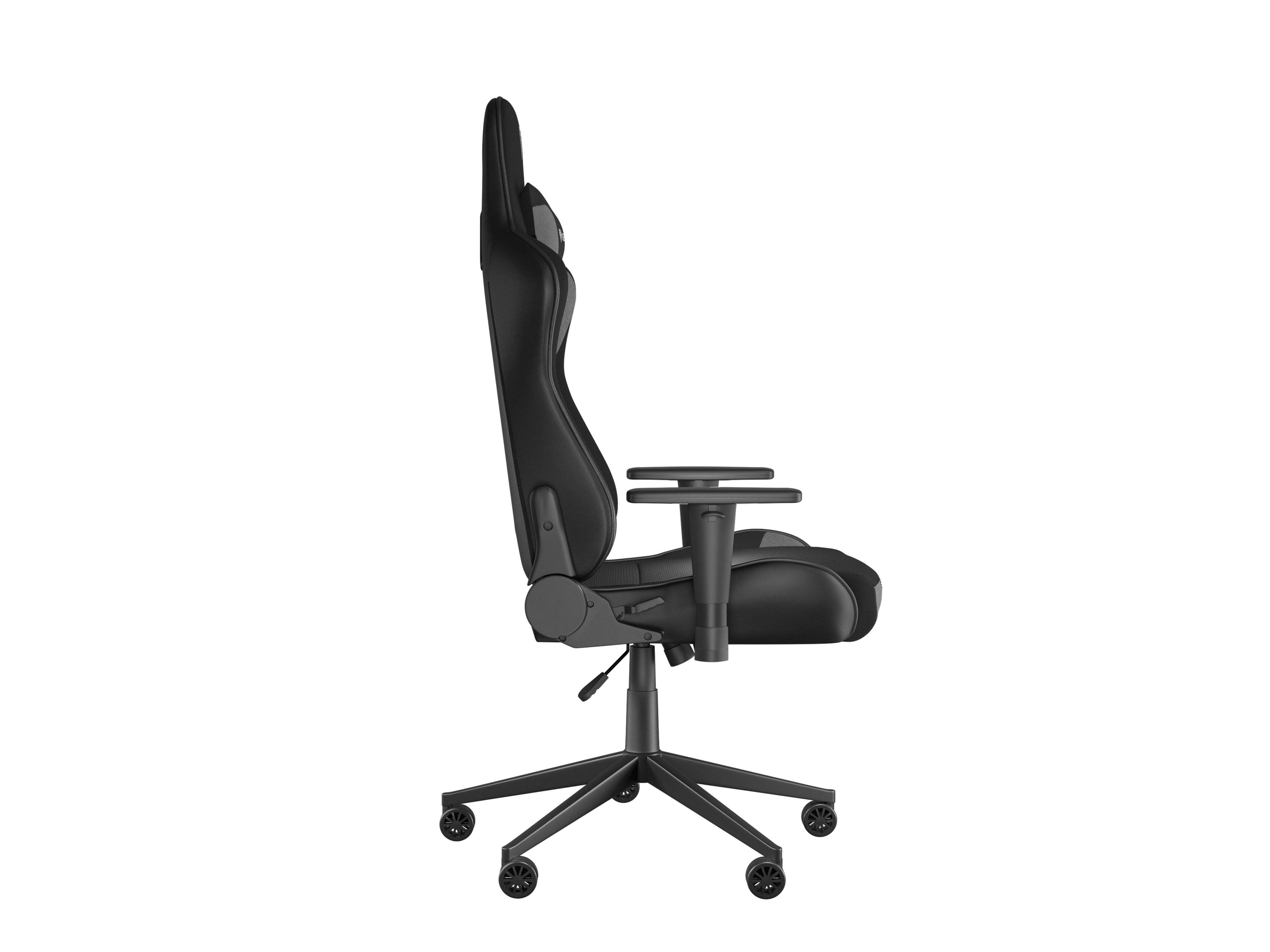 Vista lateral de una silla gaming negra. Tiene respaldo alto, reposabrazos y base de cinco estrellas con ruedas.
