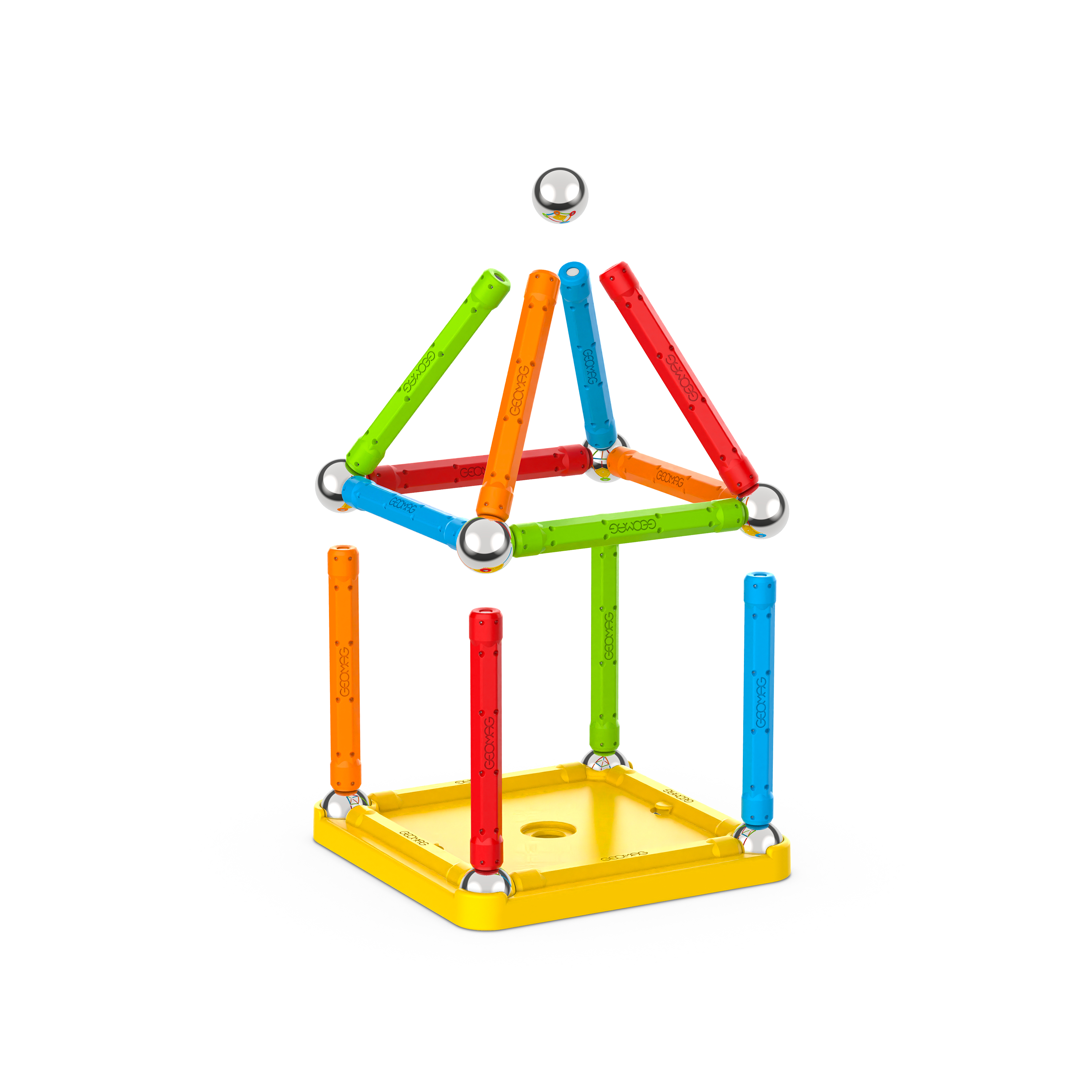 Una struttura geomag colorata. Presenta una base gialla, barre verticali e un tetto triangolare fatto con aste colorate.