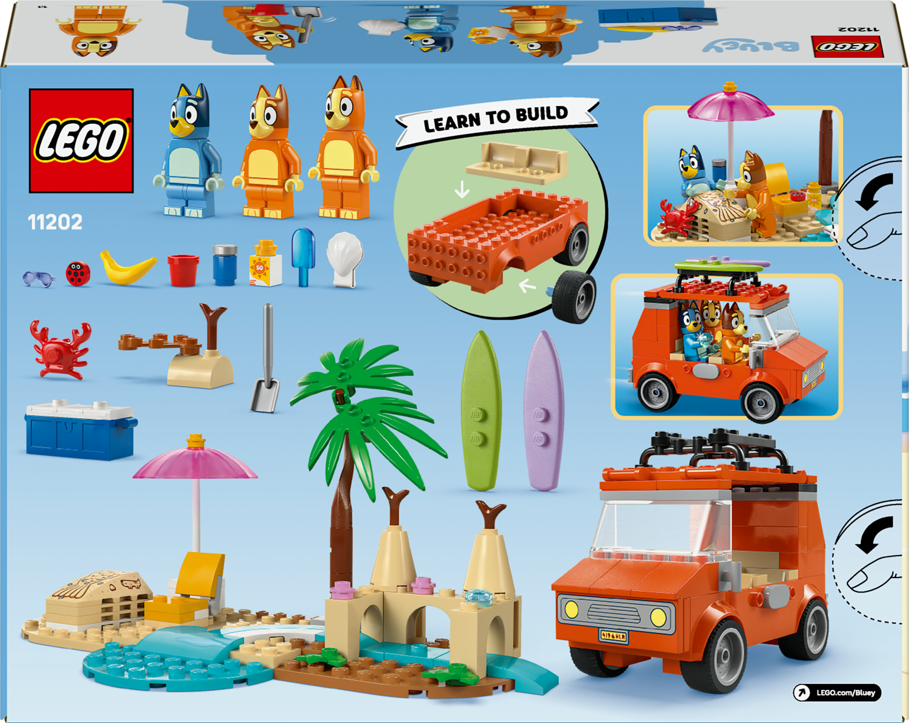 Boîte de set LEGO avec personnages Bluey, van orange, scène de plage et accessoires, montrant les instructions.