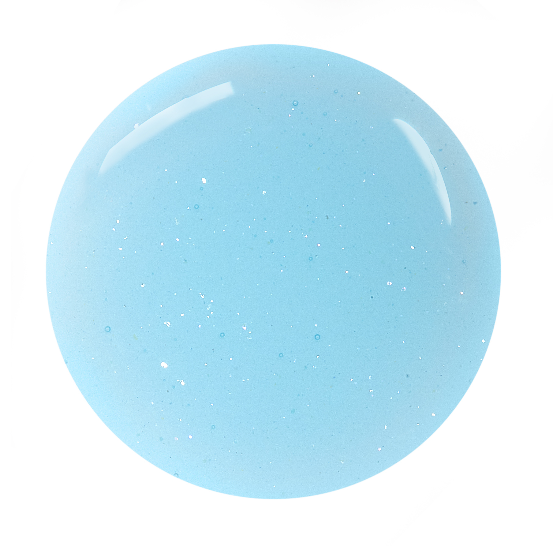 Zbliżenie jasnoniebieskiej, okrągłej kropli żelu z małymi cząstkami na białym tle.