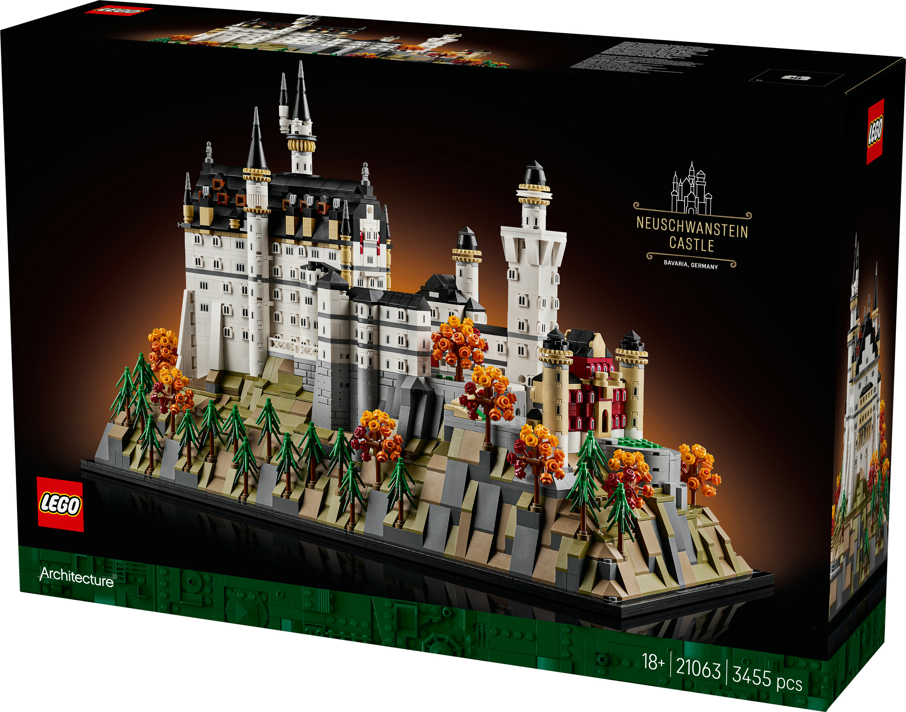 Zestaw LEGO zamku Neuschwanstein. To biały zamek na skalistej podstawie z drzewami i liśćmi, na czarnym tle.