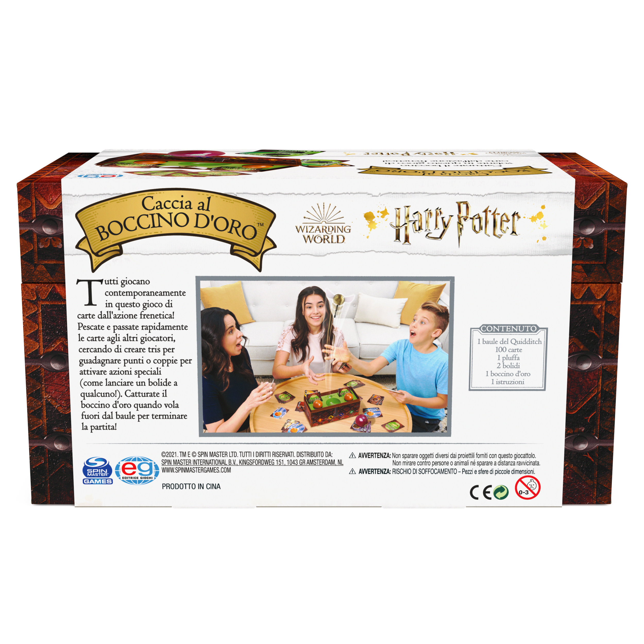 Pudełko gry planszowej Harry Potter z ludźmi grającymi wokół stołu. Widoczny tekst i logo.