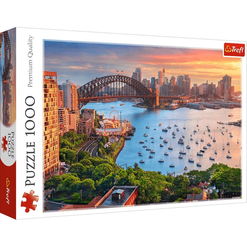 Una scatola di puzzle che mostra il Sydney Harbour Bridge, barche sull'acqua, edifici e un cielo al tramonto.