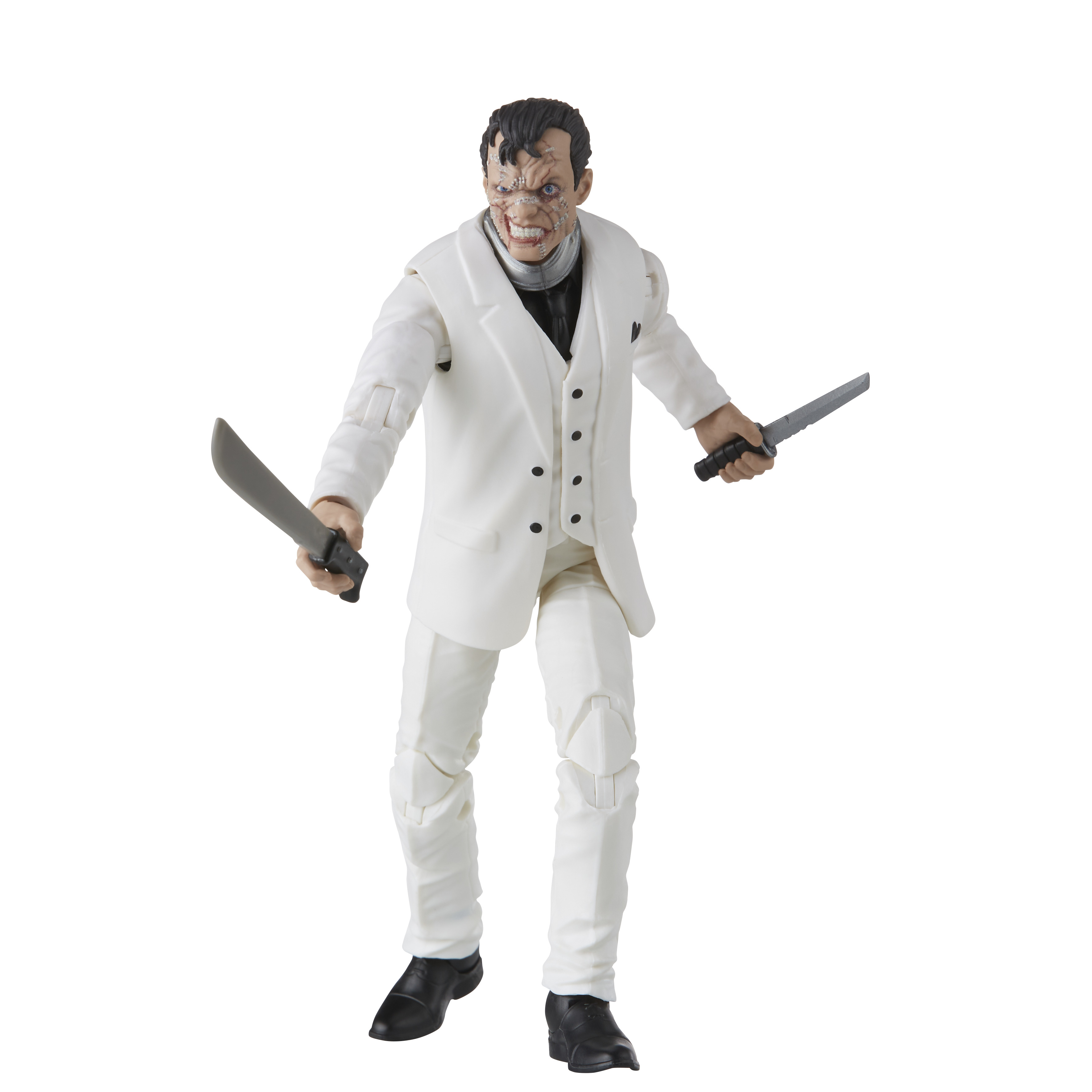 Postać w białym garniturze, trzymająca dwa ostrza. Twarz ma blizny. Czarny krawat i buty. Ciemne włosy. Izolowane na białym tle.