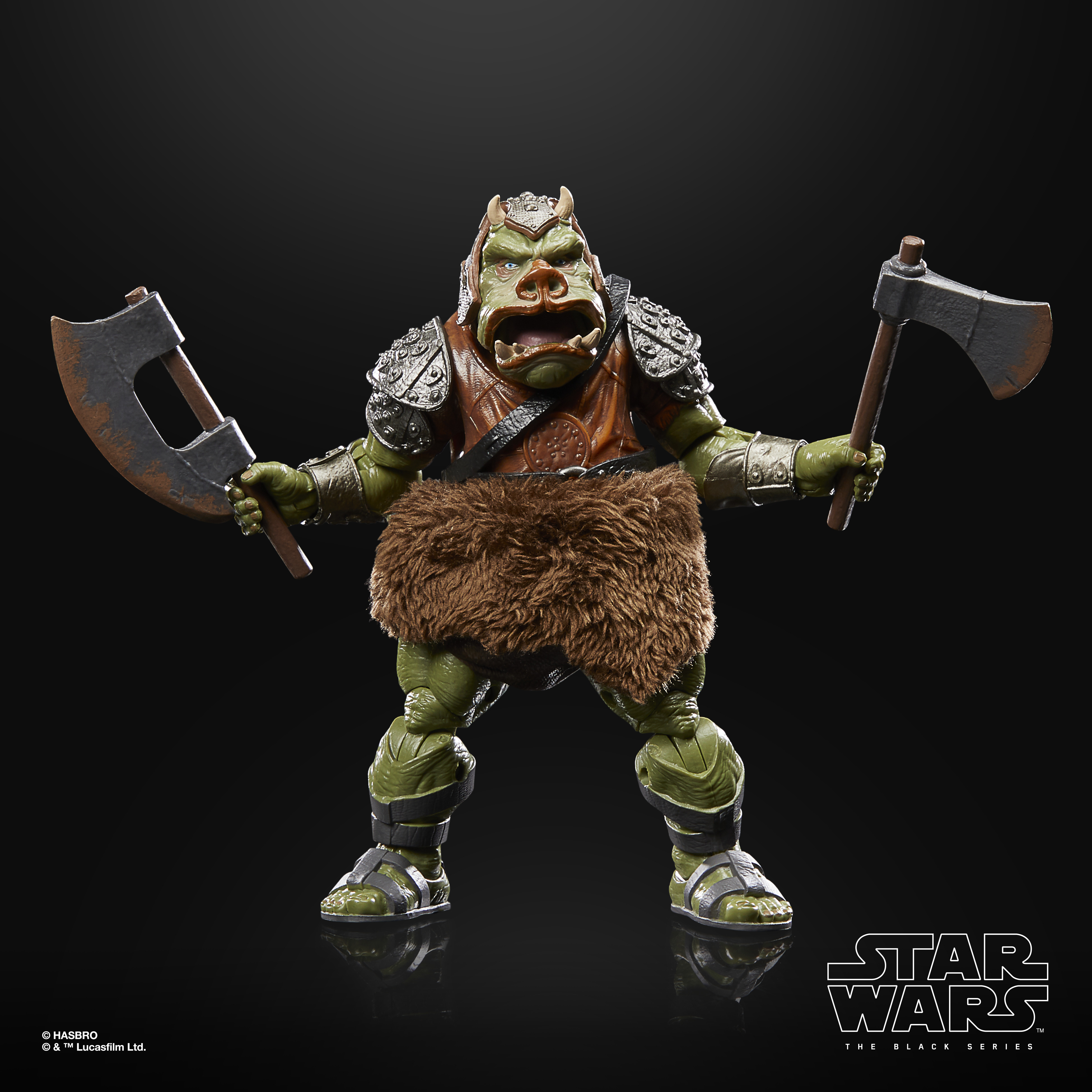 Una figura alienígena verde con dos hachas, usando armadura y piel, sobre un fondo negro. Logotipo de Star Wars visible.