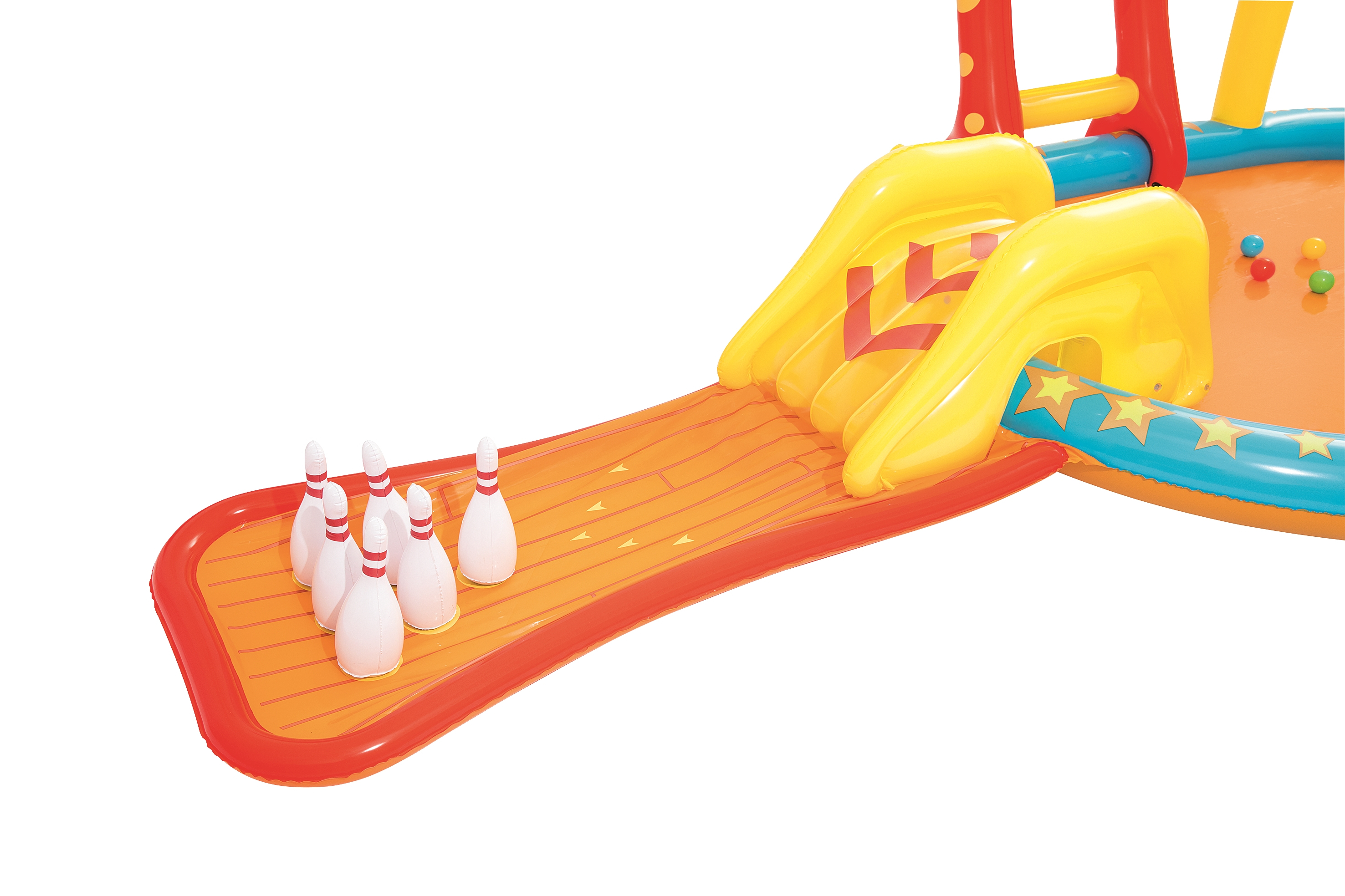 Nadmuchiwany zestaw do kręgli z kręglami, zjeżdżalnią i basenem. Żółty, pomarańczowy i niebieski dominują.