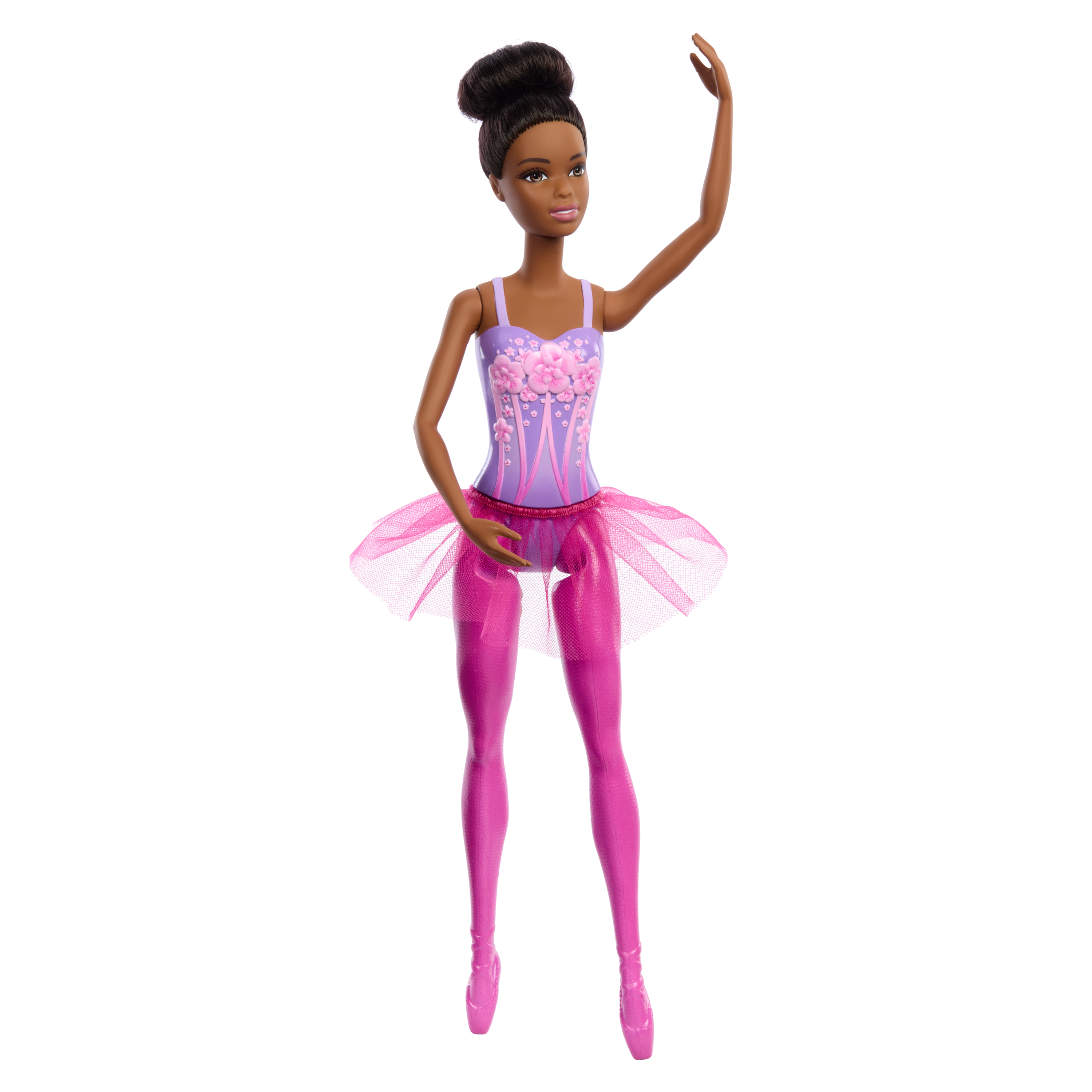 Czarna lalka Barbie w stroju baletnicy. Ma na sobie różową tutu, rajstopy i point shoes, z podniesionymi ramionami.