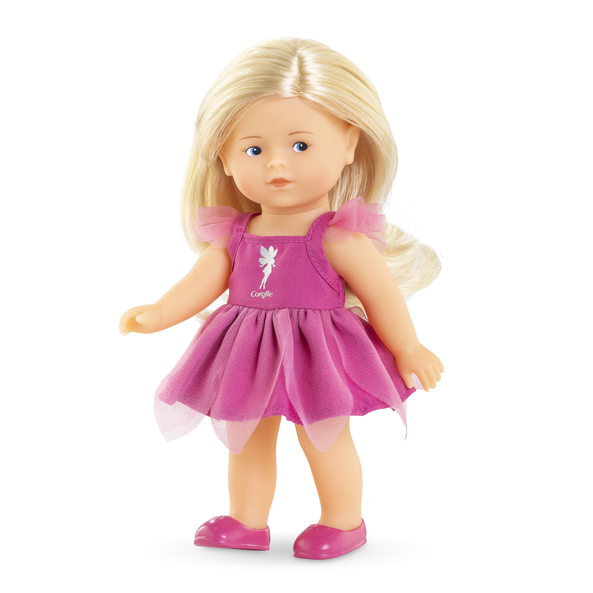 Eine Puppe mit blonden Haaren, blauen Augen und einem rosa Kleid und Schuhen. Sie steht vor weißem Hintergrund.