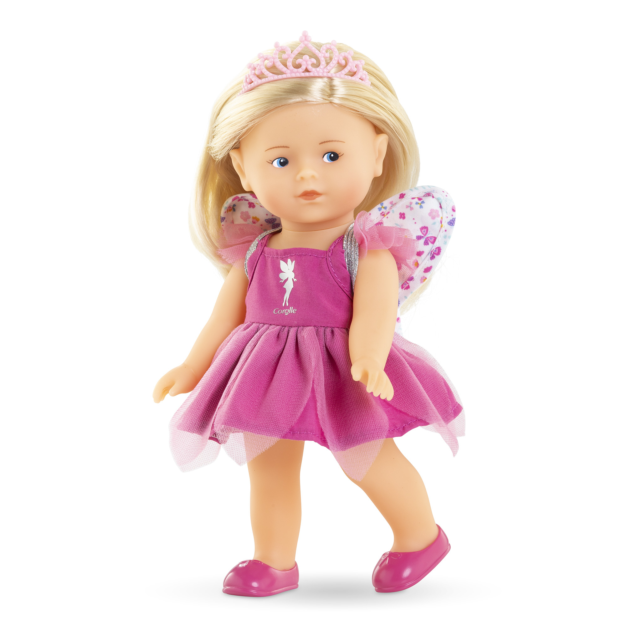 Eine Puppe mit blonden Haaren, einem rosa Kleid und Feenflügeln steht auf weißem Hintergrund. Sie trägt eine Tiara und rosa Schuhe.