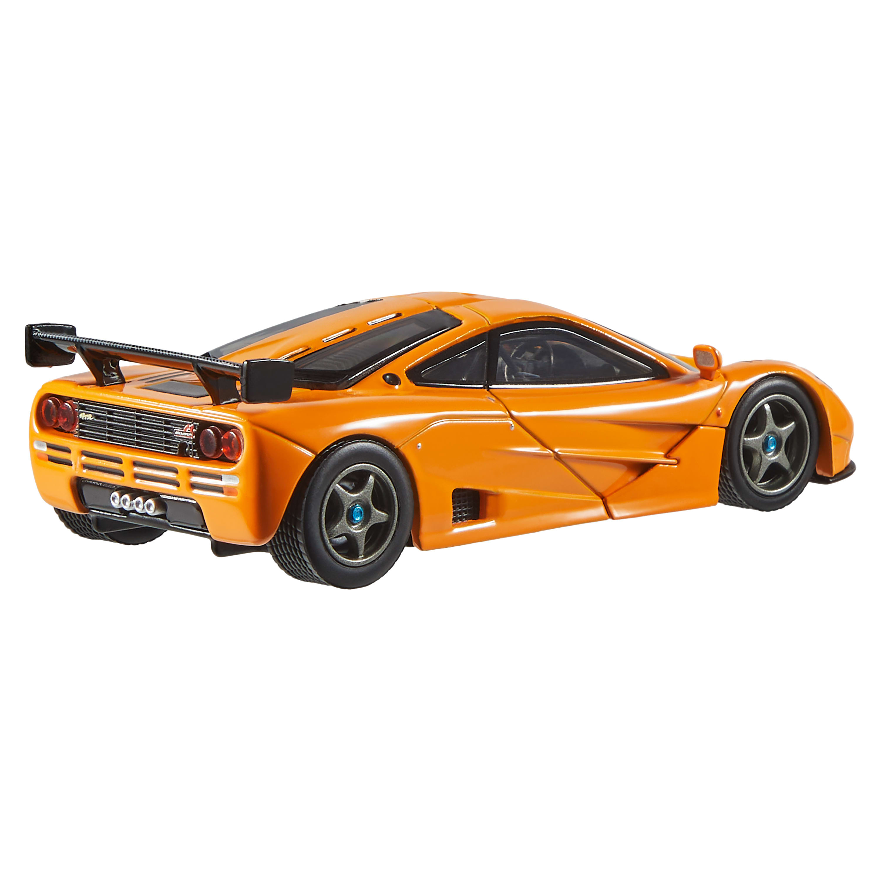 Orangenes Spielzeugauto auf weißem Grund. Merkmale sind Spoiler, detaillierte Räder und ein schlankes Design.