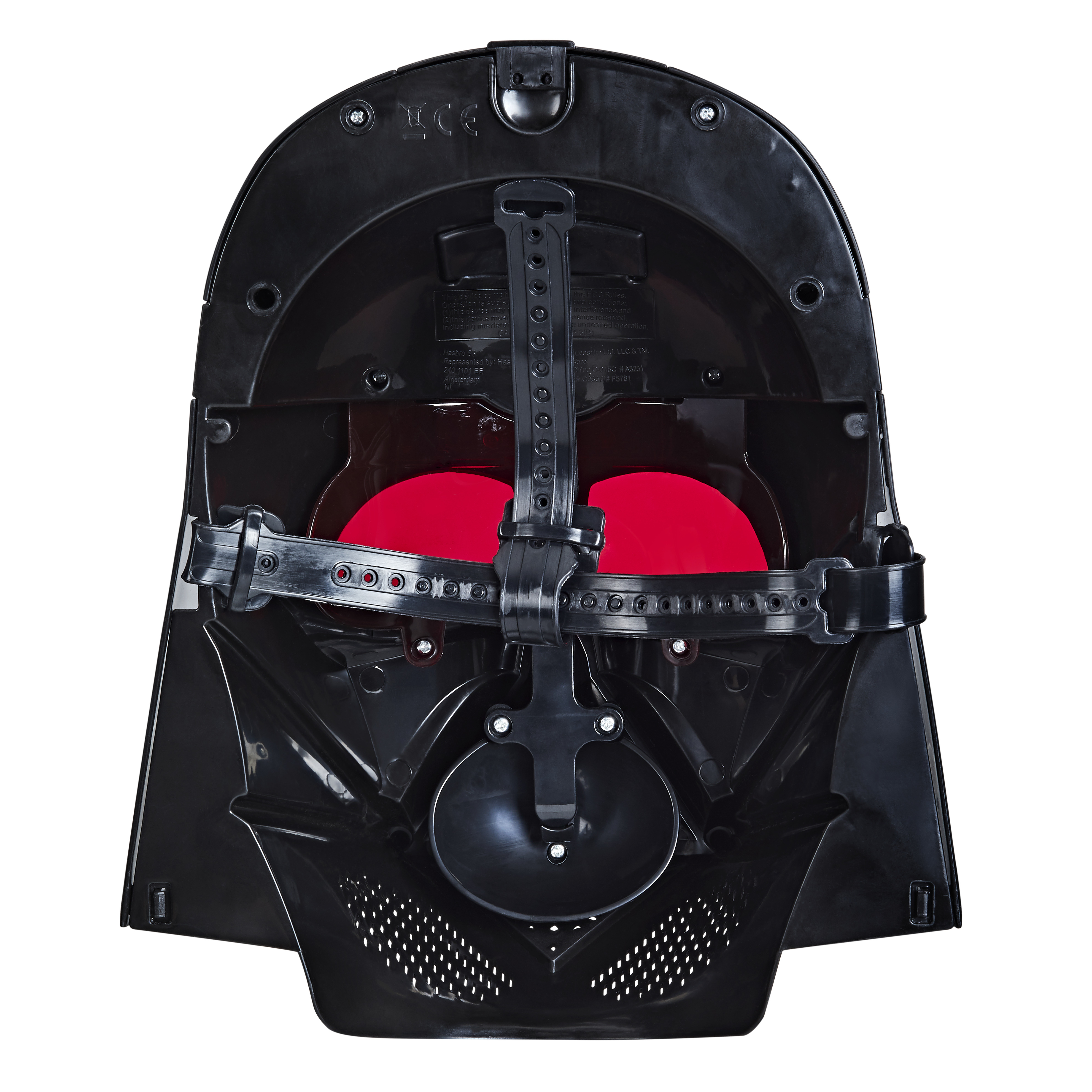 Interior de la máscara negra de Darth Vader. Lentes oculares rojas, correas negras y una boquilla. Fondo blanco.