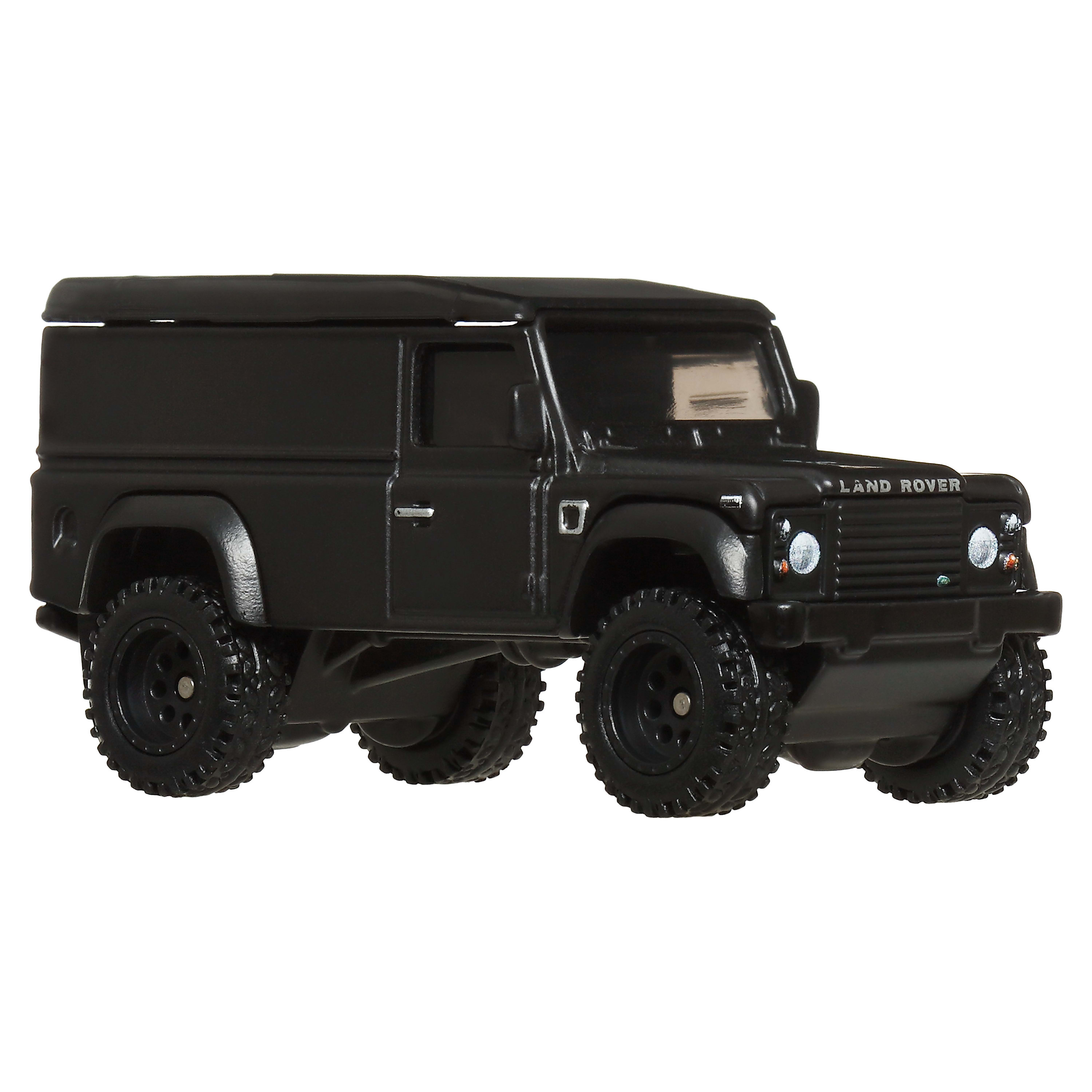 Czarny samochód zabawkowy Land Rover Defender. Ma duże opony i białe tło.