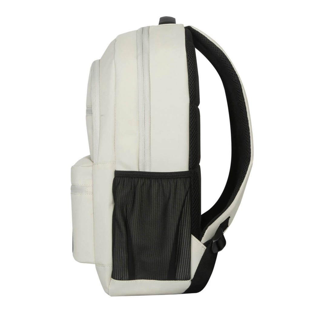 Seitenansicht eines weißen Rucksacks mit schwarzen Akzenten. Er hat eine Seitentasche, eine Netztasche und schwarze Träger.