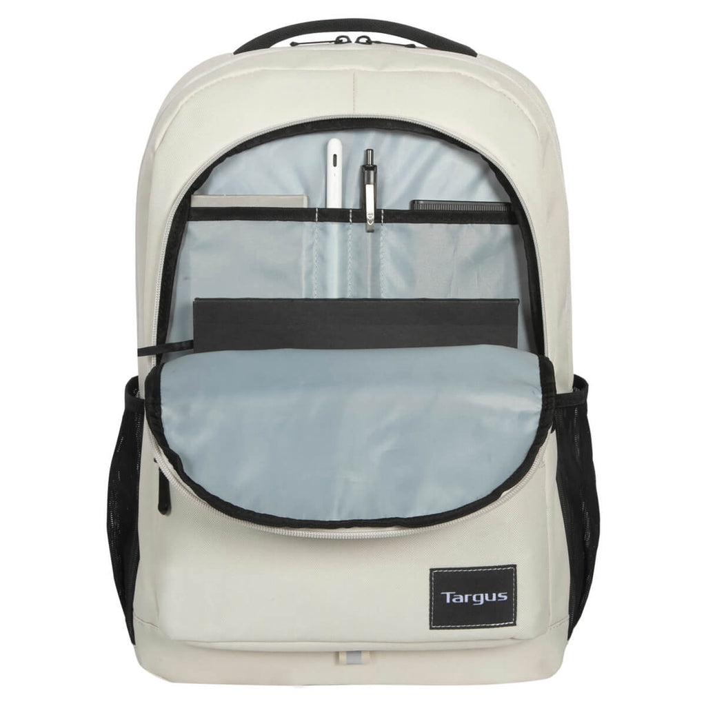Geöffneter cremefarbener Rucksack mit schwarzem Besatz. Innen: Stifte, Tablet und Notizbuch. Mit Targus-Logo. Schwarze Netztasche.