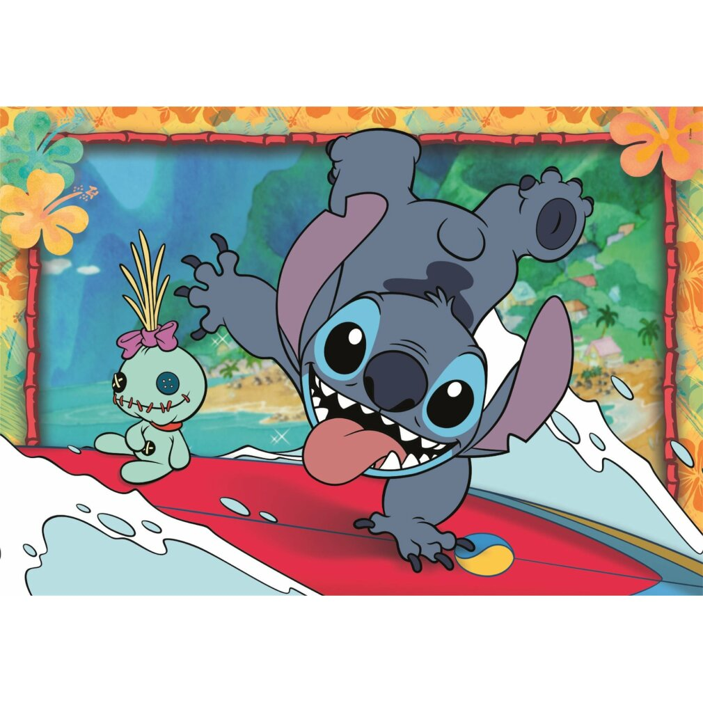 Stitch na desce surfingowej z lalką. Stitch wystawia język, a lalka ma różową kokardę.