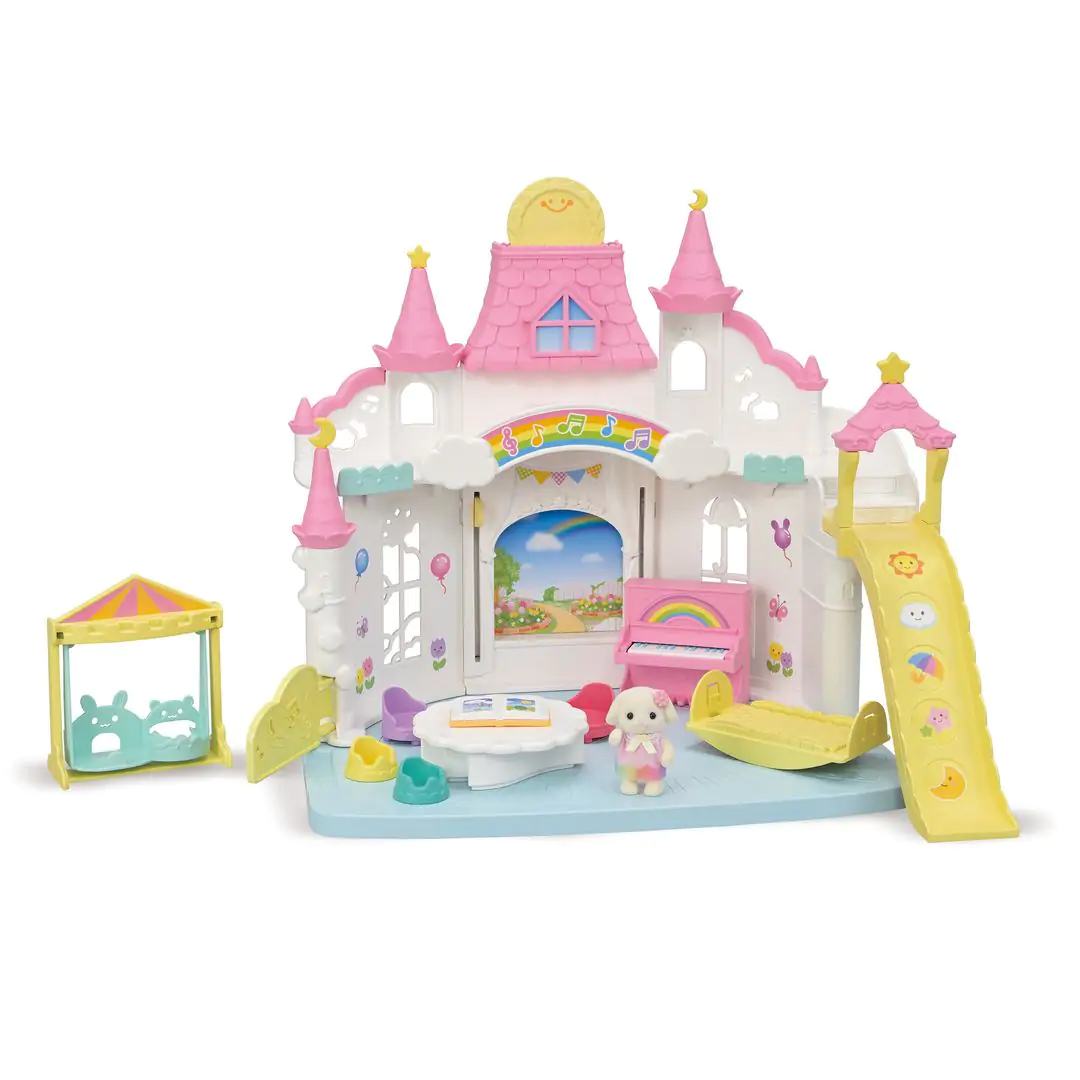 Un juego de castillo de juguete con tobogán, piano y columpio. Incluye una figura de conejito y muebles con diseño colorido.