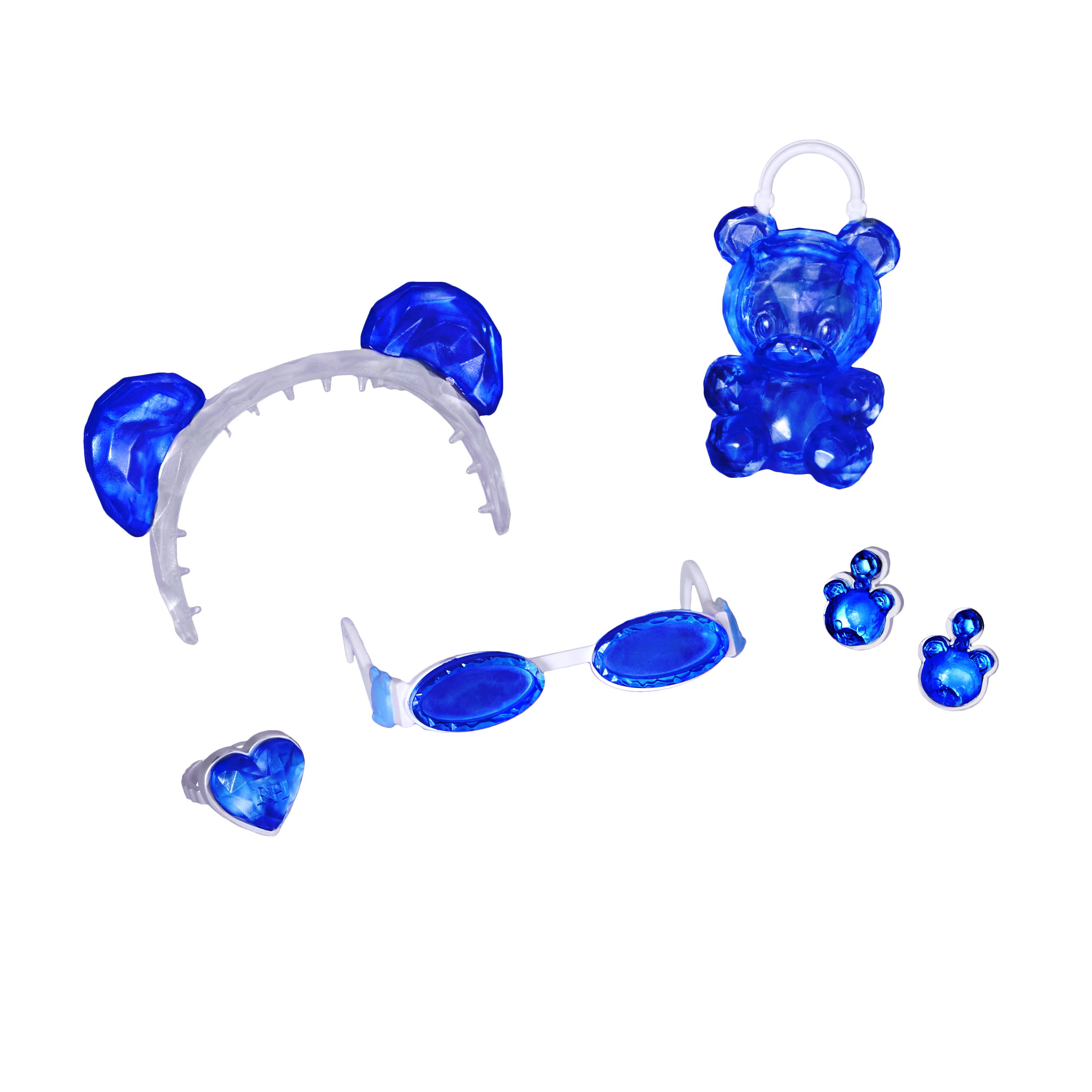 Różne niebieskie akcesoria na białym tle. Zawiera opaskę na głowę, okulary przeciwsłoneczne, pierścionek, zawieszkę z misiem i kolczyki z misiem.